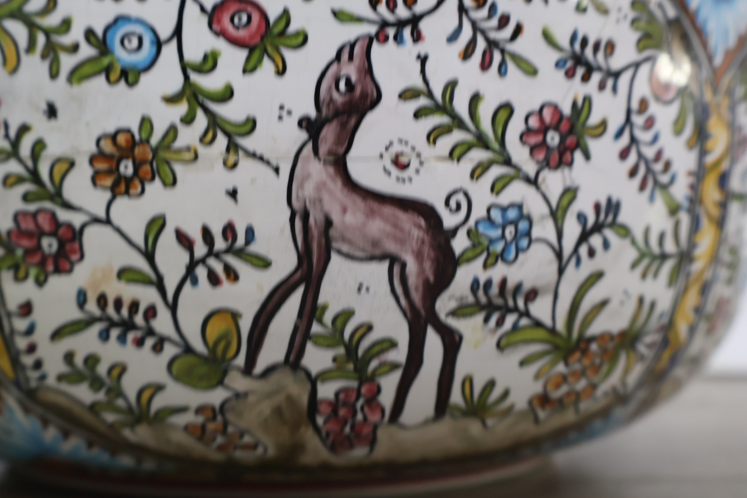 Decoratieve keramische schaal' – foto 13 – kavel bij GSD Auctions, Zoeterwoude
