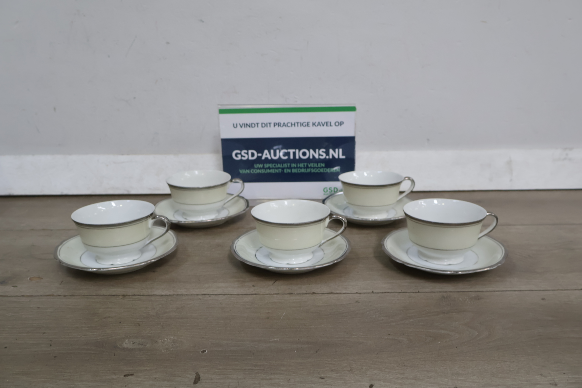 Set porseleinen kop en schotels' – foto 2 – kavel bij GSD Auctions, Zoeterwoude