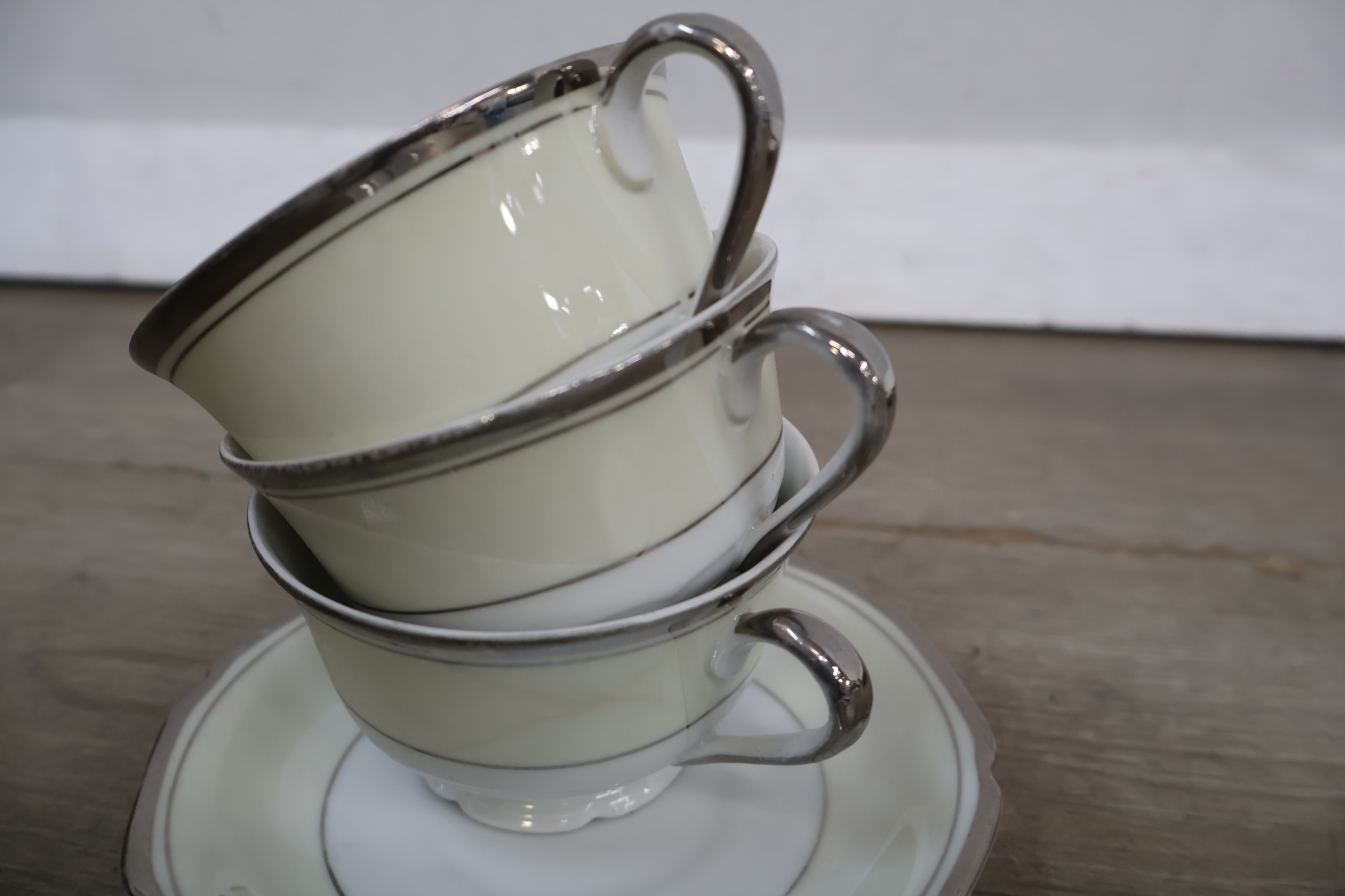 Set porseleinen kop en schotels' – foto 9 – kavel bij GSD Auctions, Zoeterwoude