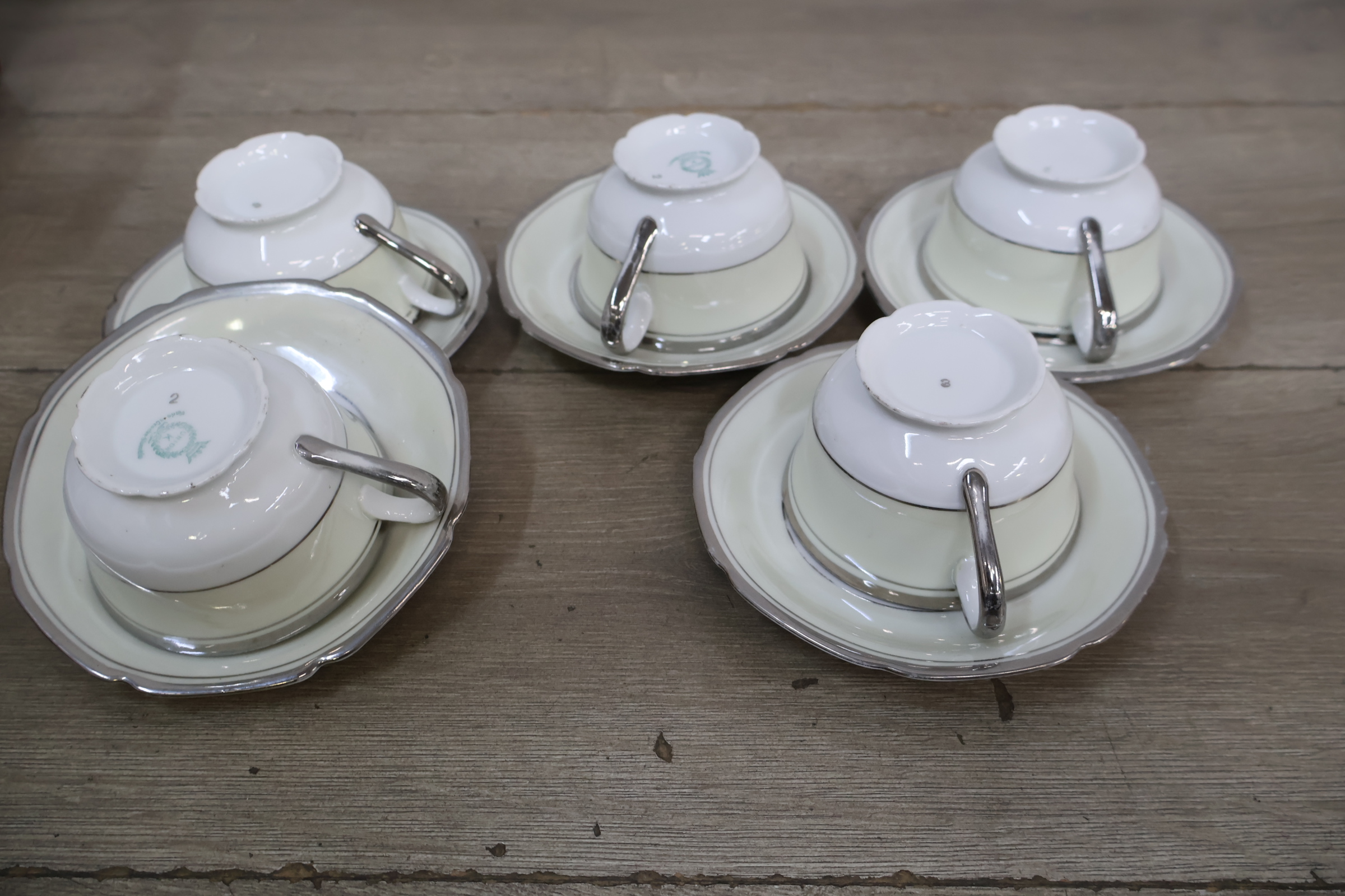 Set porseleinen kop en schotels' – foto 11 – kavel bij GSD Auctions, Zoeterwoude