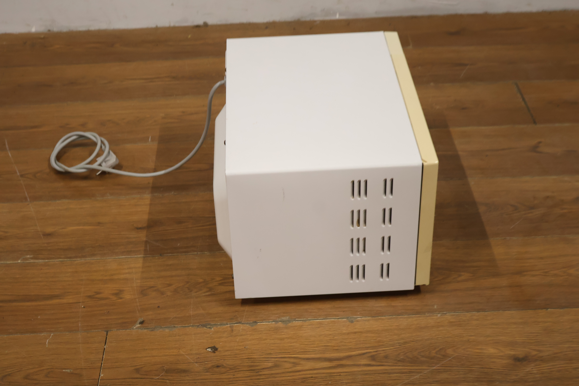Sharp magnetron' – foto 4 – kavel bij GSD Auctions, Zoeterwoude