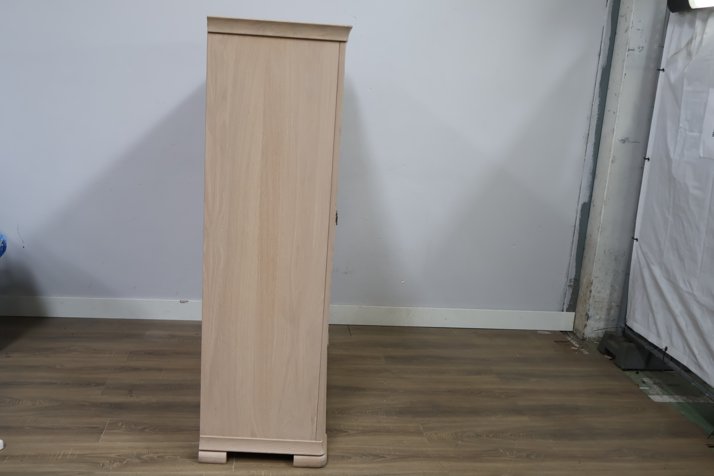 Houten vitrinekast met glazen deuren, Servieskast' – foto 3 – kavel bij GSD Auctions, Zoeterwoude