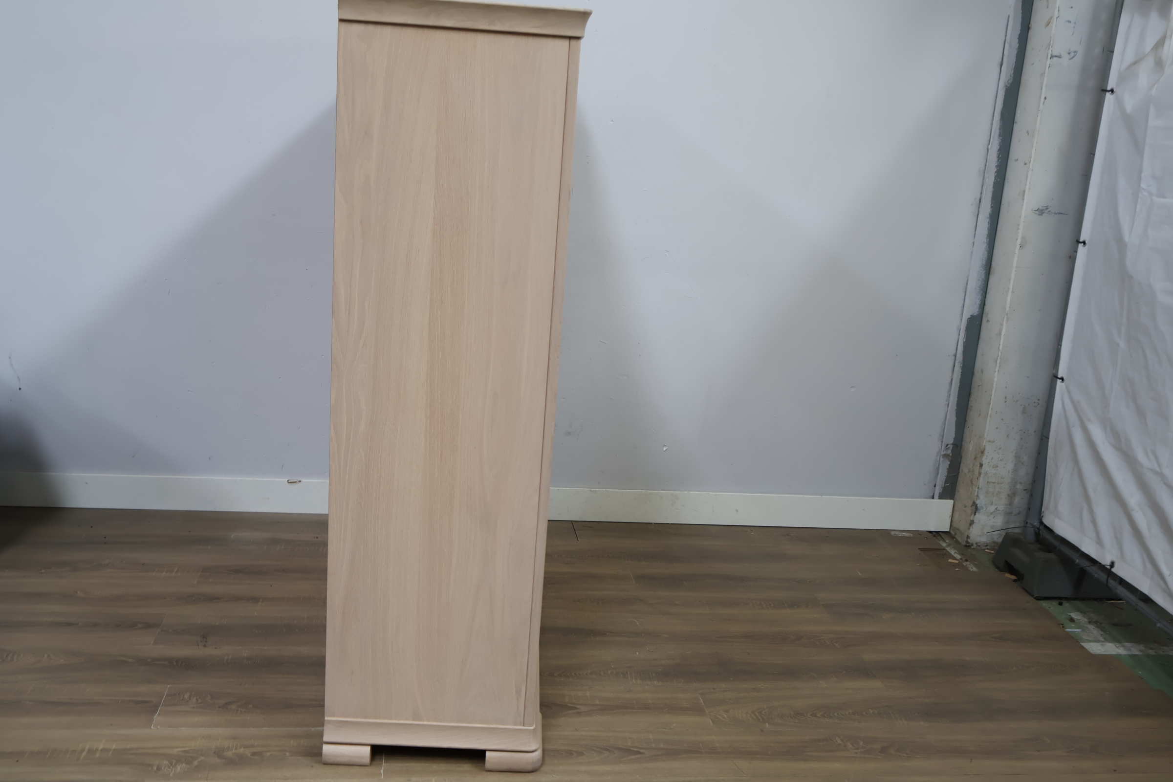 Houten vitrinekast met glazen deuren, Servieskast' – foto 4 – kavel bij GSD Auctions, Zoeterwoude