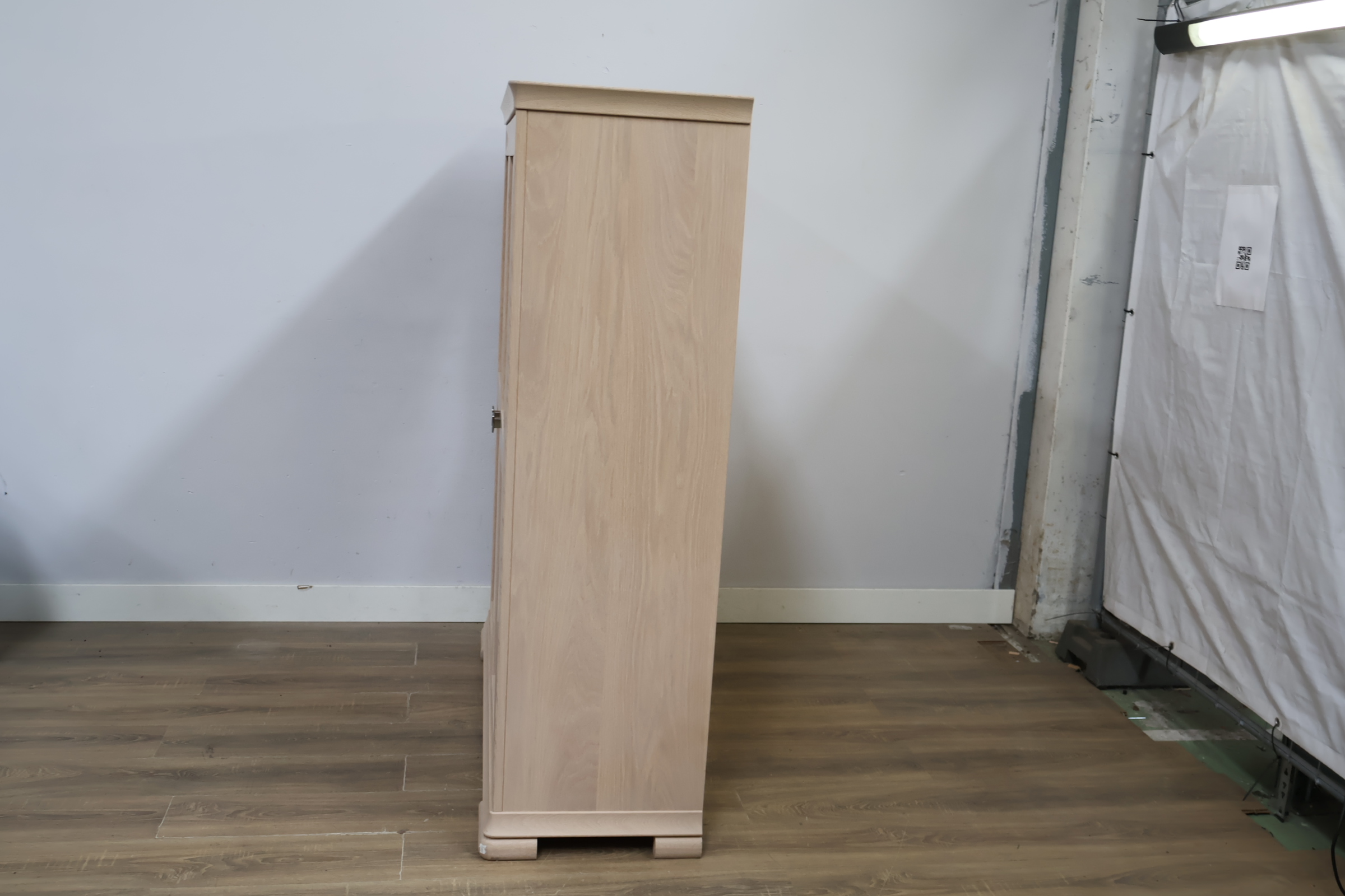 Houten vitrinekast met glazen deuren, Servieskast' – foto 8 – kavel bij GSD Auctions, Zoeterwoude