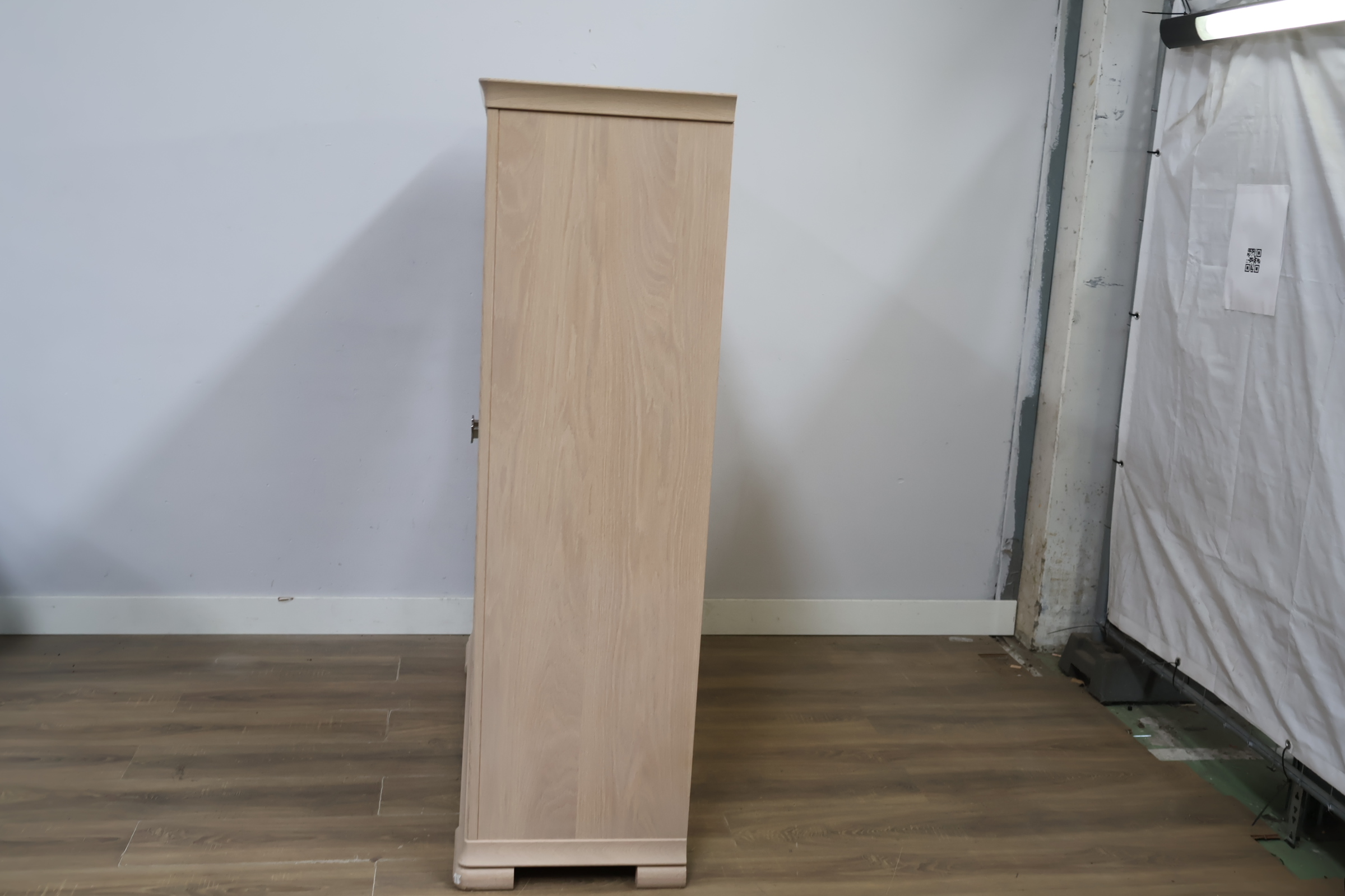 Houten vitrinekast met glazen deuren, Servieskast' – foto 9 – kavel bij GSD Auctions, Zoeterwoude