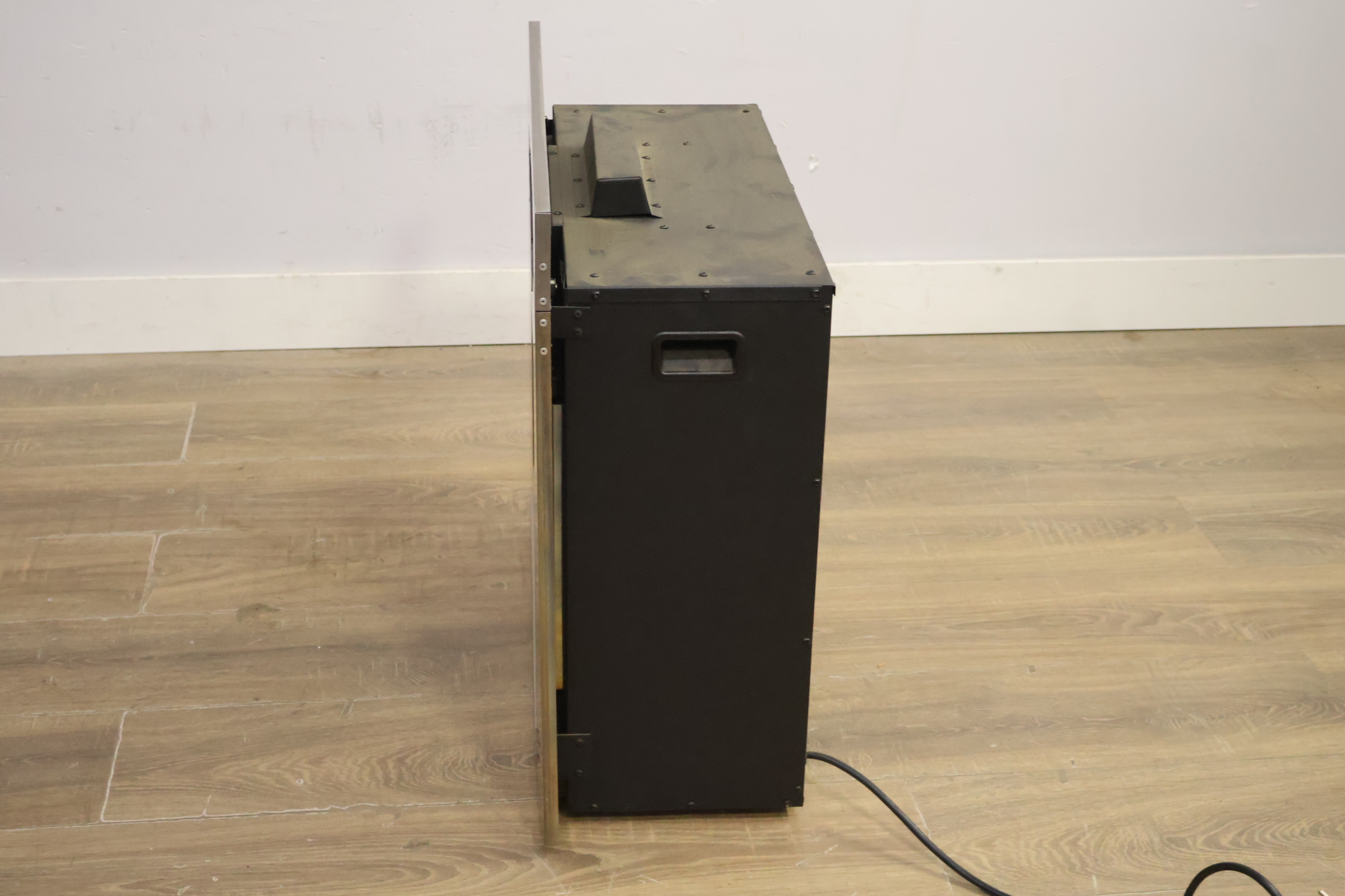 Classic Fire elektrische inbouw sfeerhaard' – foto 8 – kavel bij GSD Auctions, Zoeterwoude
