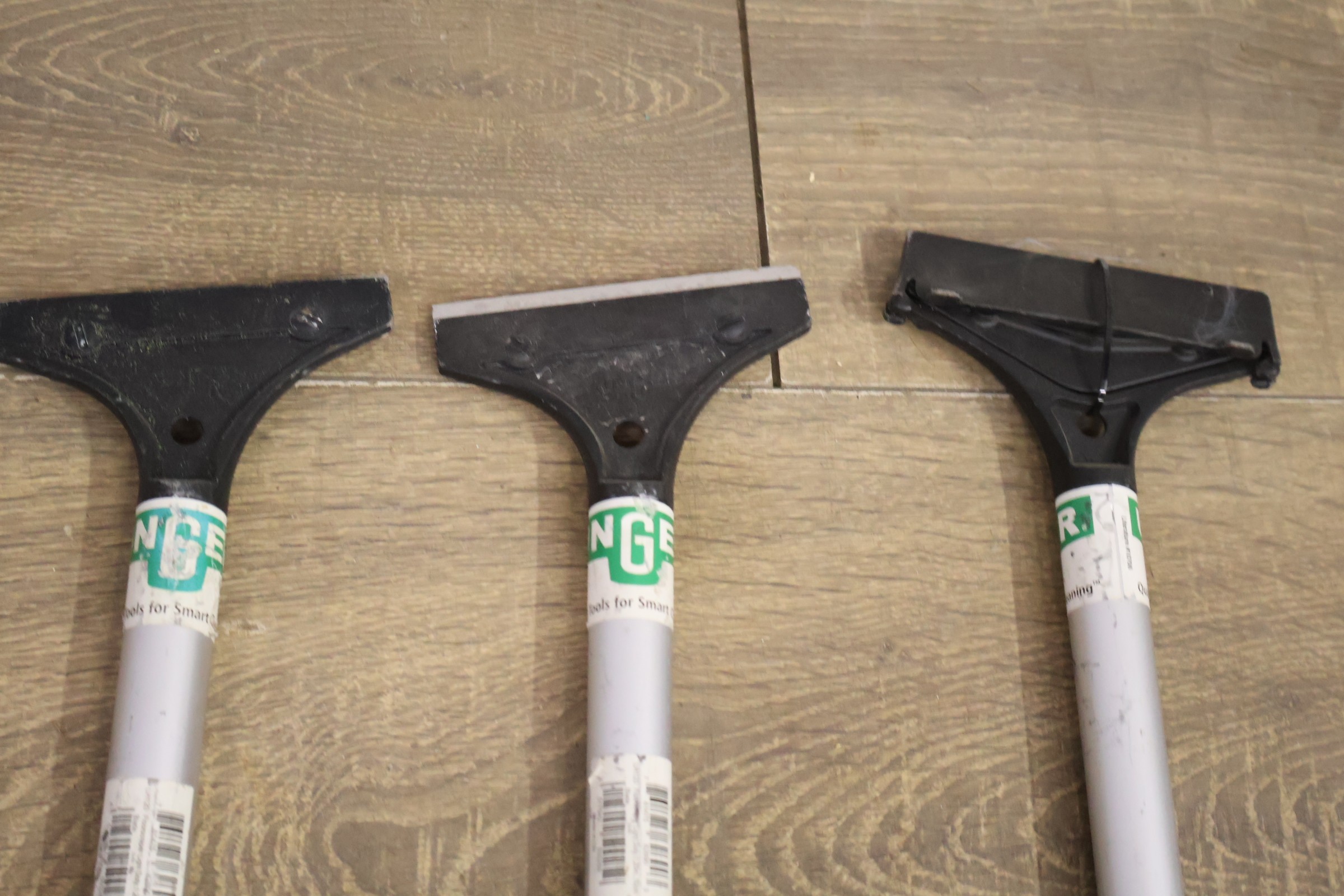 Set van drie vloerschrapers' – foto 6 – kavel bij GSD Auctions, Zoeterwoude