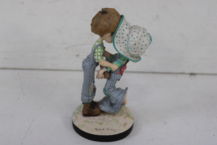 Vintage porseleinen beeldjes van kinderen' – foto 10 – kavel bij GSD Auctions, Zoeterwoude