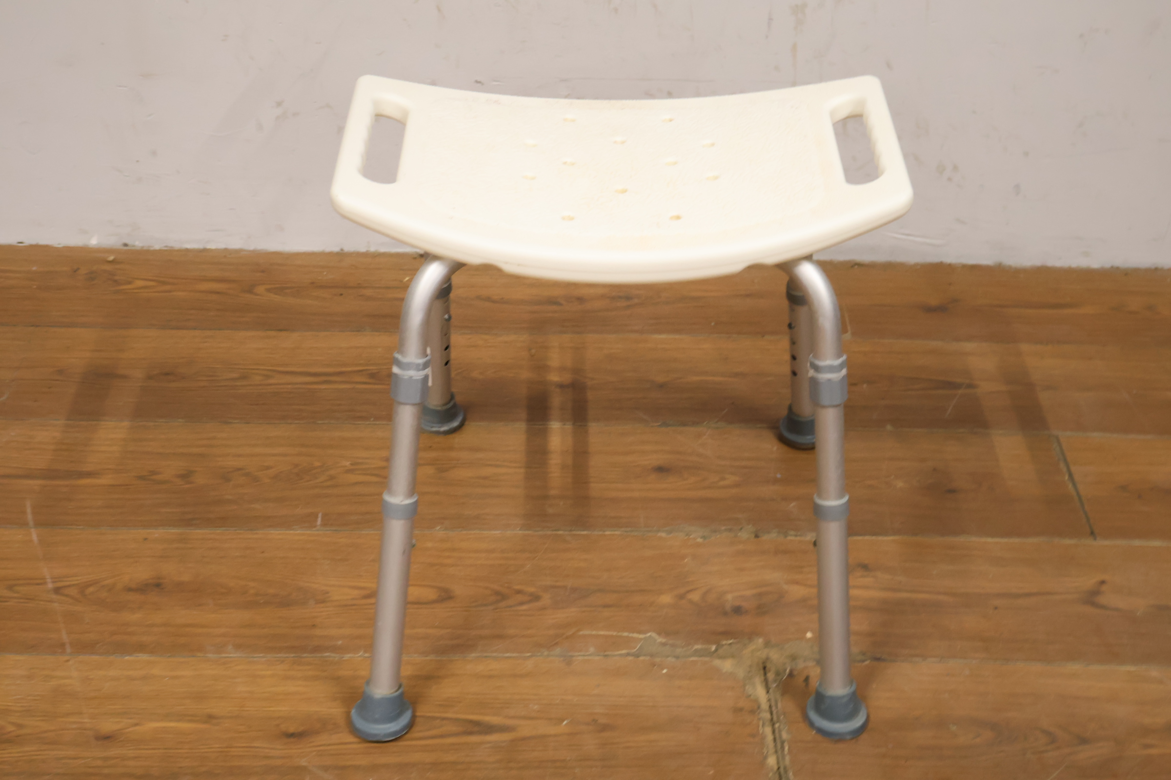 Verstelbare douchekruk met handgreep' – foto 13 – kavel bij GSD Auctions, Zoeterwoude