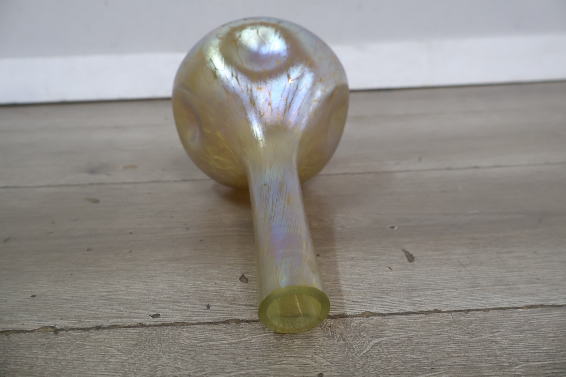 Iriserende decoratieve vaas' – foto 13 – kavel bij GSD Auctions, Zoeterwoude