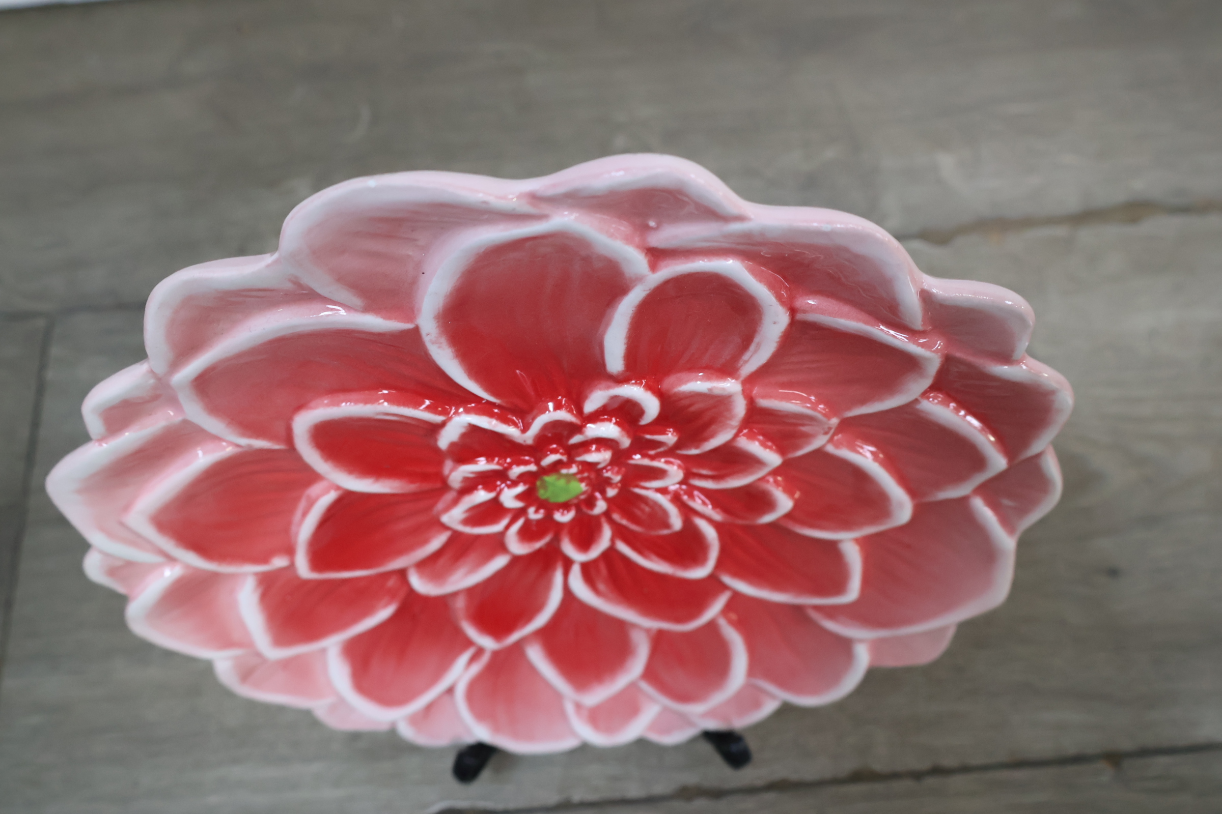 Decoratief keramisch kleurrijk bloemvormig bord' – foto 5 – kavel bij GSD Auctions, Zoeterwoude