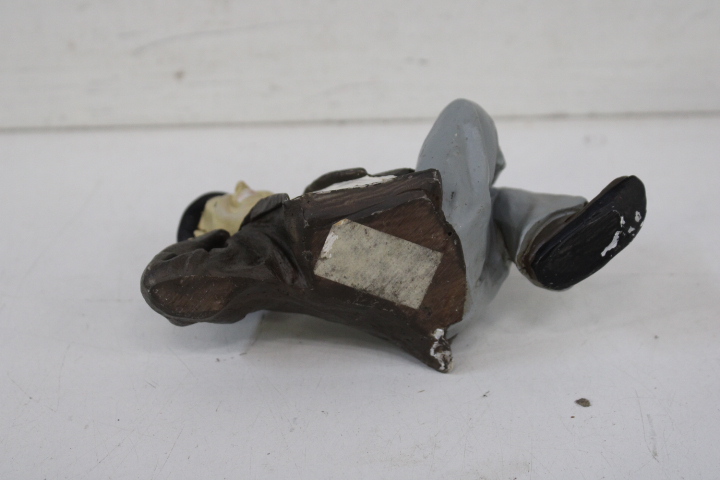 Twee keramische beeldjes van Laurel' – foto 15 – kavel bij GSD Auctions, Zoeterwoude