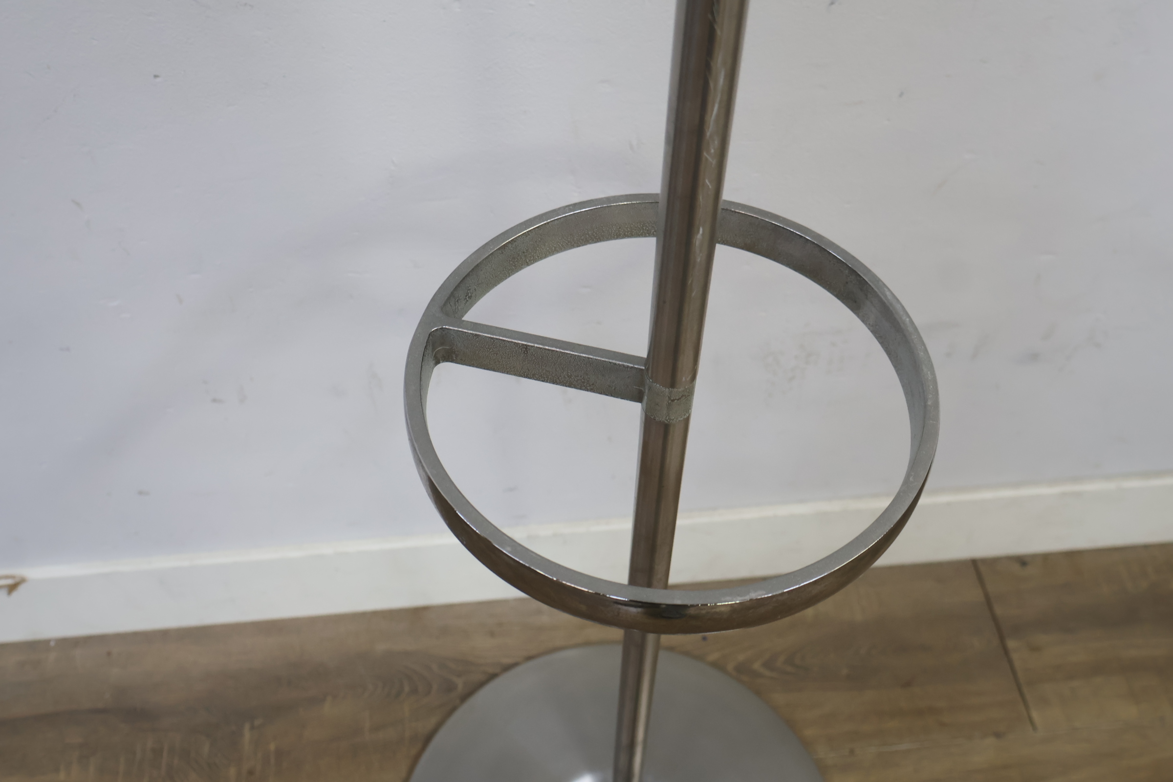 Vintage Design Kapstok – foto 7 – kavel bij GSD Auctions, Zoeterwoude