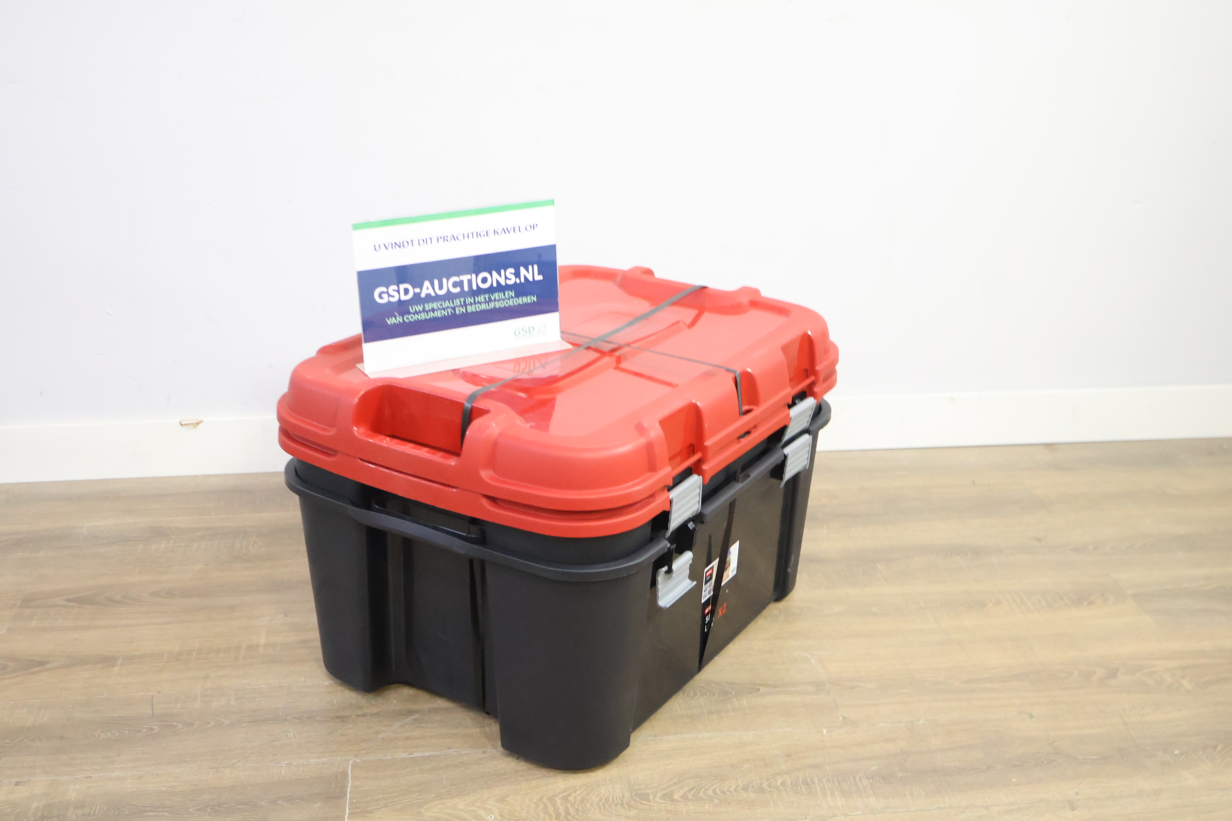 2 Kunststof gereedschapskisten met rood deksel – foto 2 – kavel bij GSD Auctions, Zoeterwoude