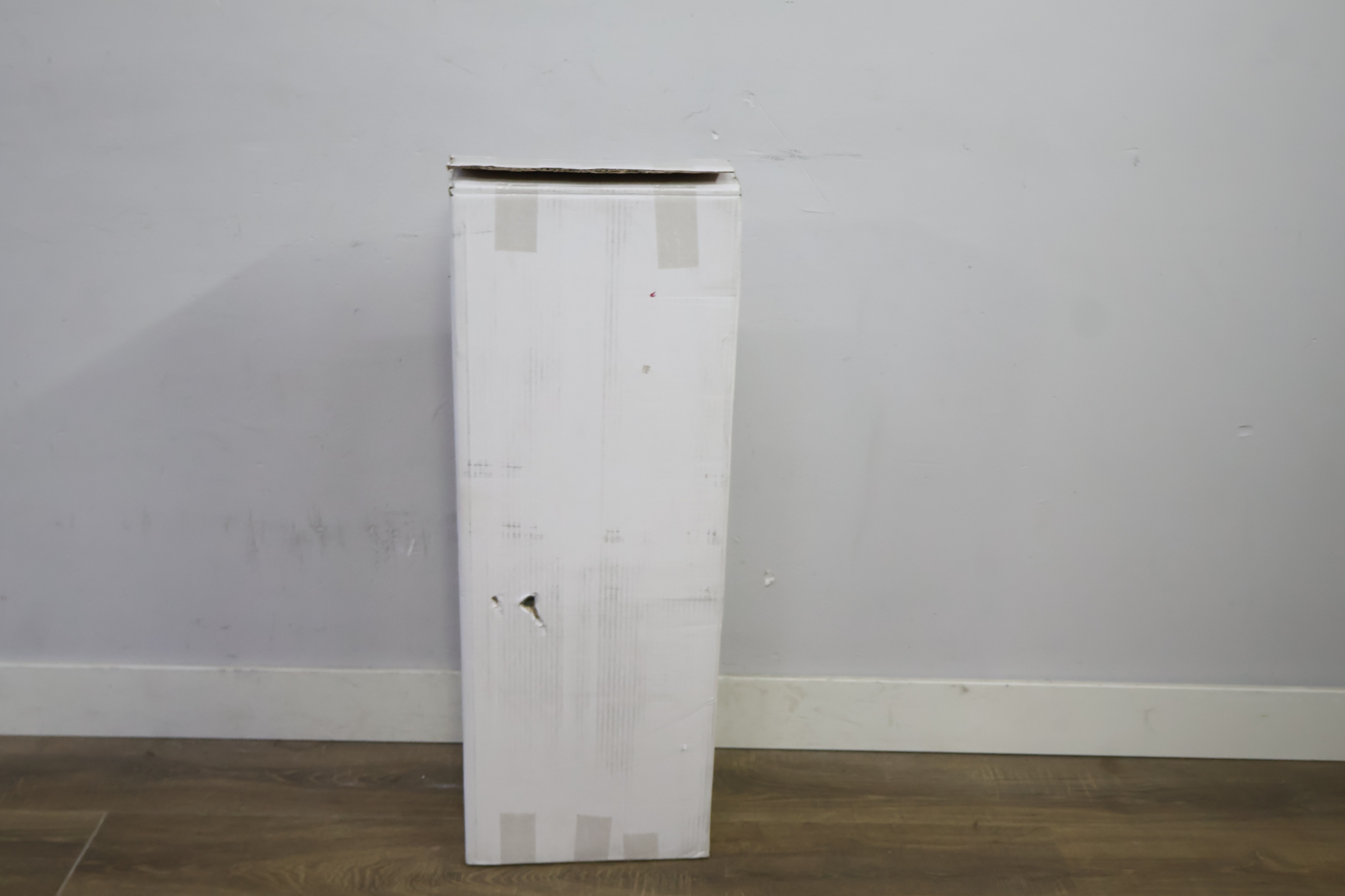 Leitmotiv vloerlamp met boogarm en metalen kap – foto 6 – kavel bij GSD Auctions, Zoeterwoude