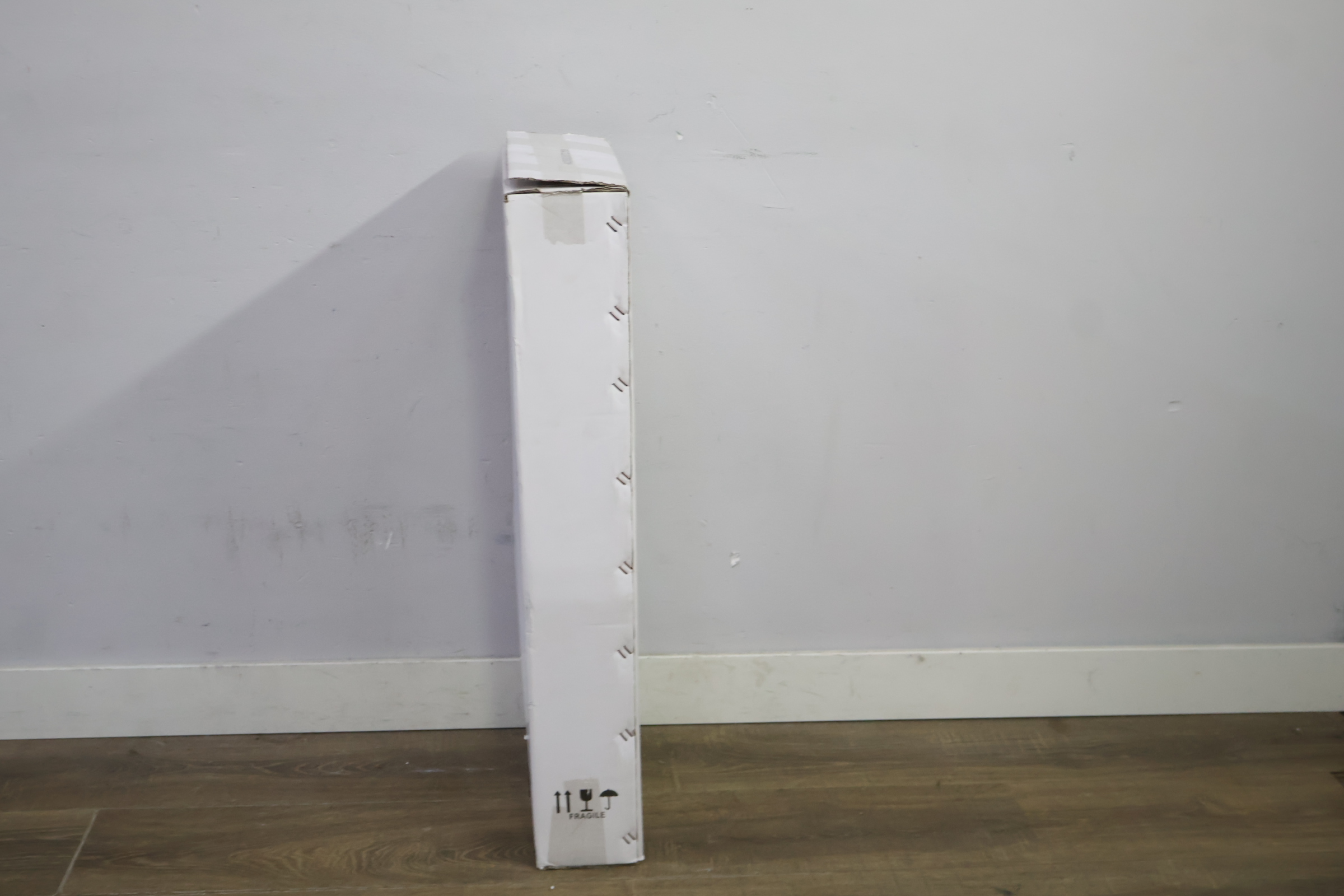 Leitmotiv vloerlamp met boogarm en metalen kap – foto 7 – kavel bij GSD Auctions, Zoeterwoude