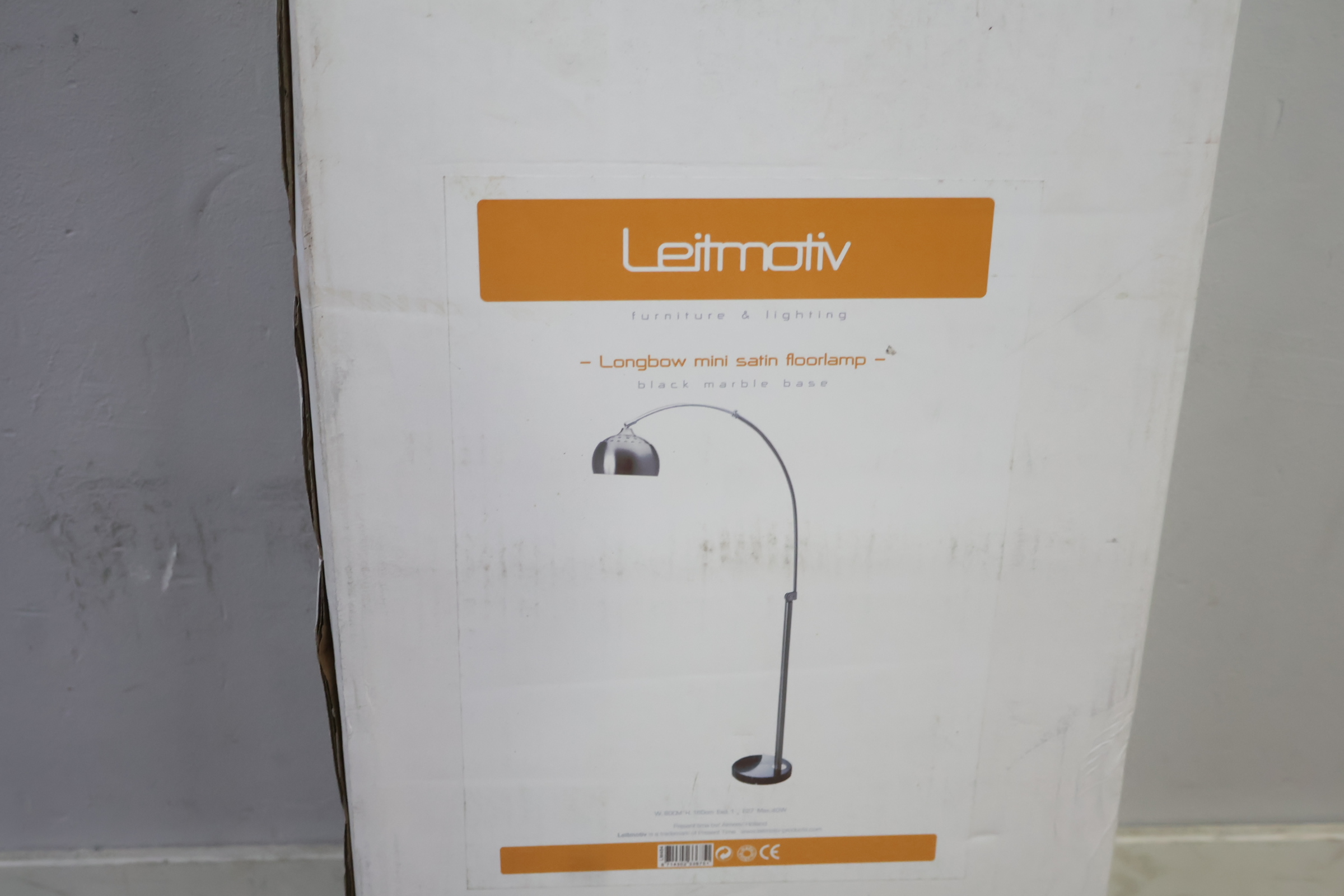 Leitmotiv vloerlamp met boogarm en metalen kap – foto 13 – kavel bij GSD Auctions, Zoeterwoude