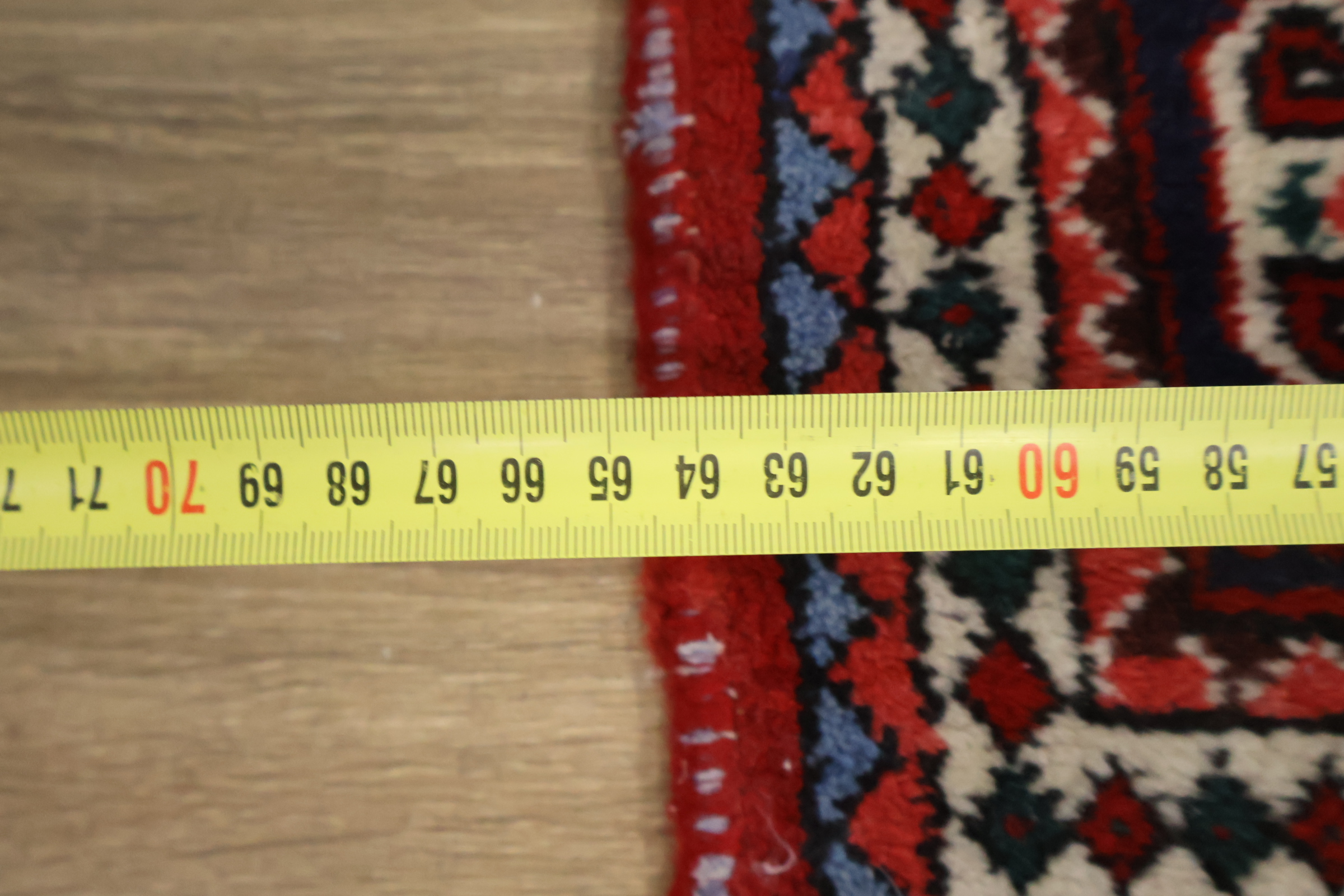 Set van twee decoratieve vloerkleden – foto 10 – kavel bij GSD Auctions, Zoeterwoude