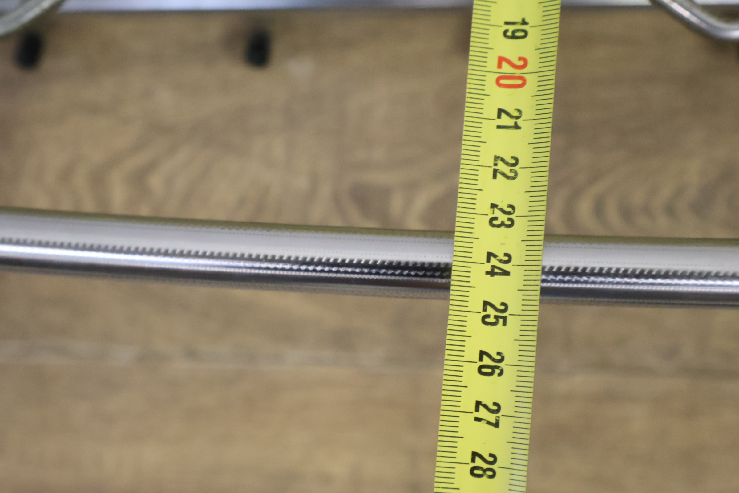 Kapstok met houten plank en metalen haken – foto 9 – kavel bij GSD Auctions, Zoeterwoude