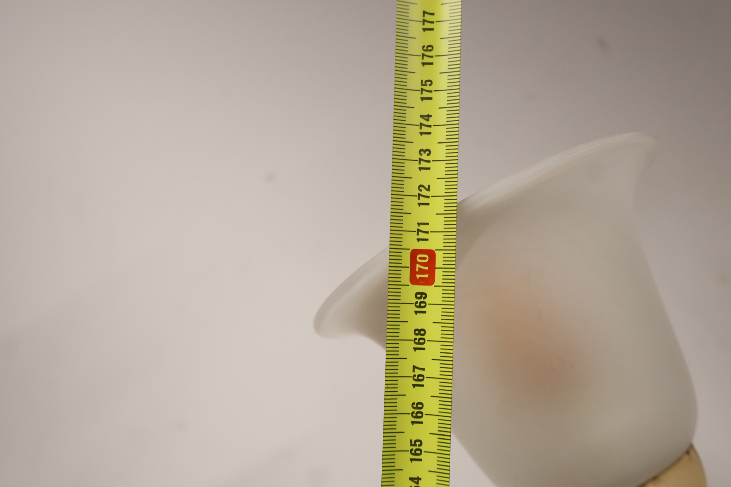 Staande metalen vloerlamp met bloemmotief – foto 15 – kavel bij GSD Auctions, Zoeterwoude
