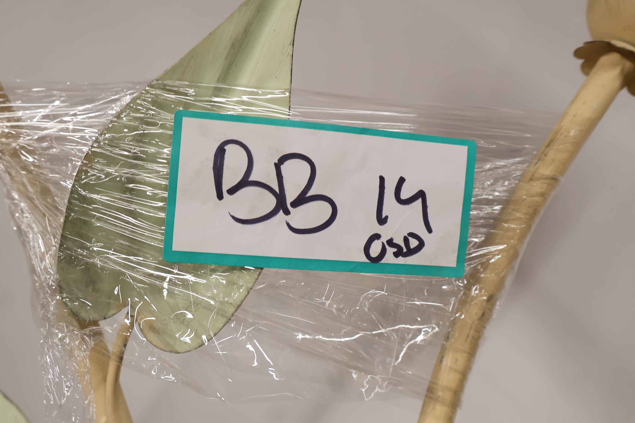 Staande metalen vloerlamp met bloemmotief – foto 16 – kavel bij GSD Auctions, Zoeterwoude