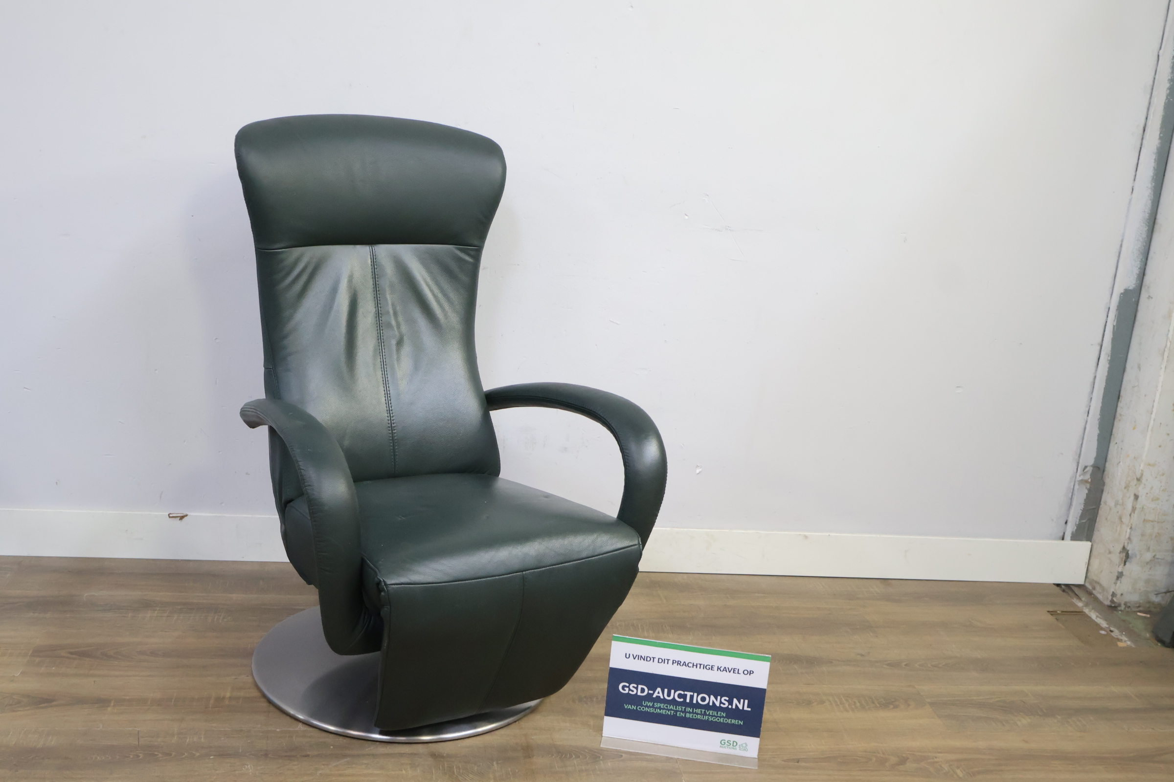 Groene draaifauteuil met metalen ronde voet – foto 2 – kavel bij GSD Auctions, Zoeterwoude