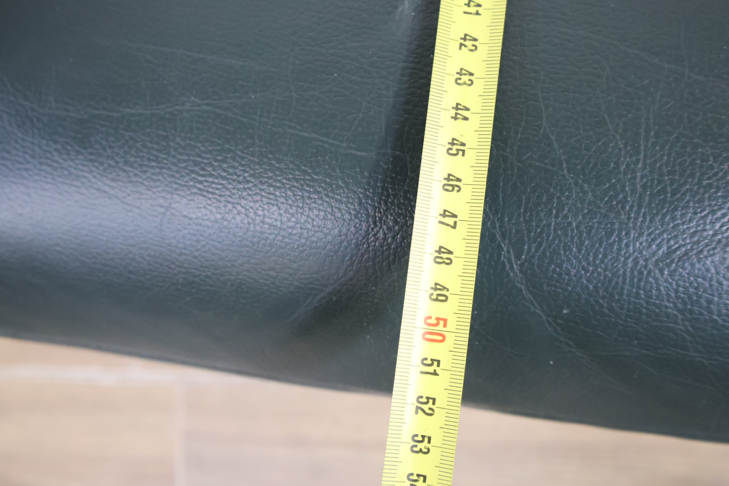 Groene draaifauteuil met metalen ronde voet – foto 15 – kavel bij GSD Auctions, Zoeterwoude