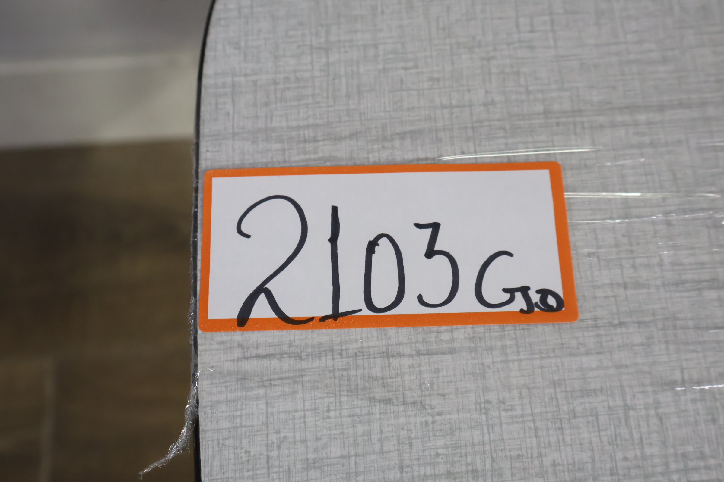 Vierkante kruk met metalen poten – foto 13 – kavel bij GSD Auctions, Zoeterwoude