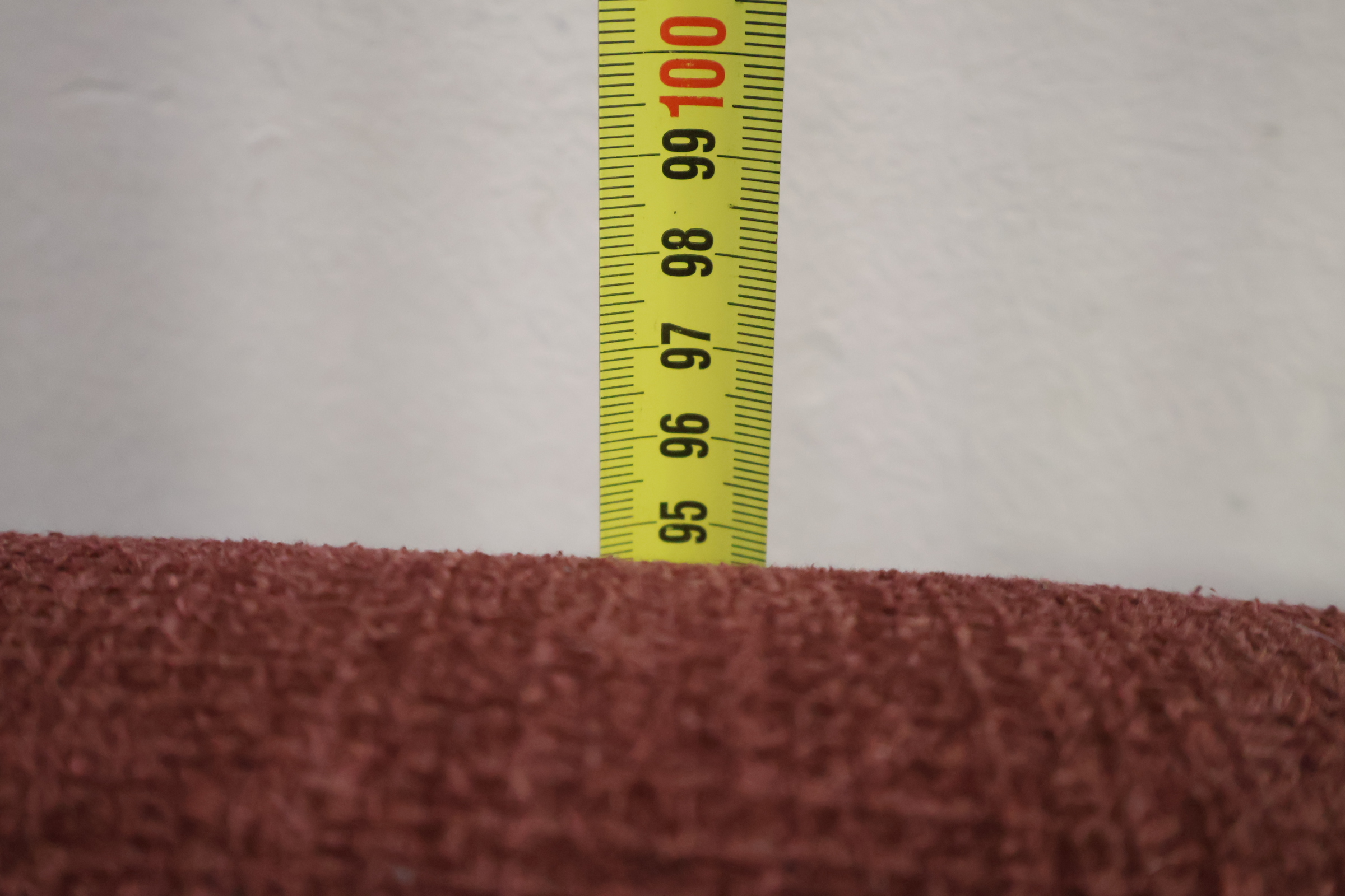 Rode stoffen fauteuil op wieltjes – foto 17 – kavel bij GSD Auctions, Zoeterwoude
