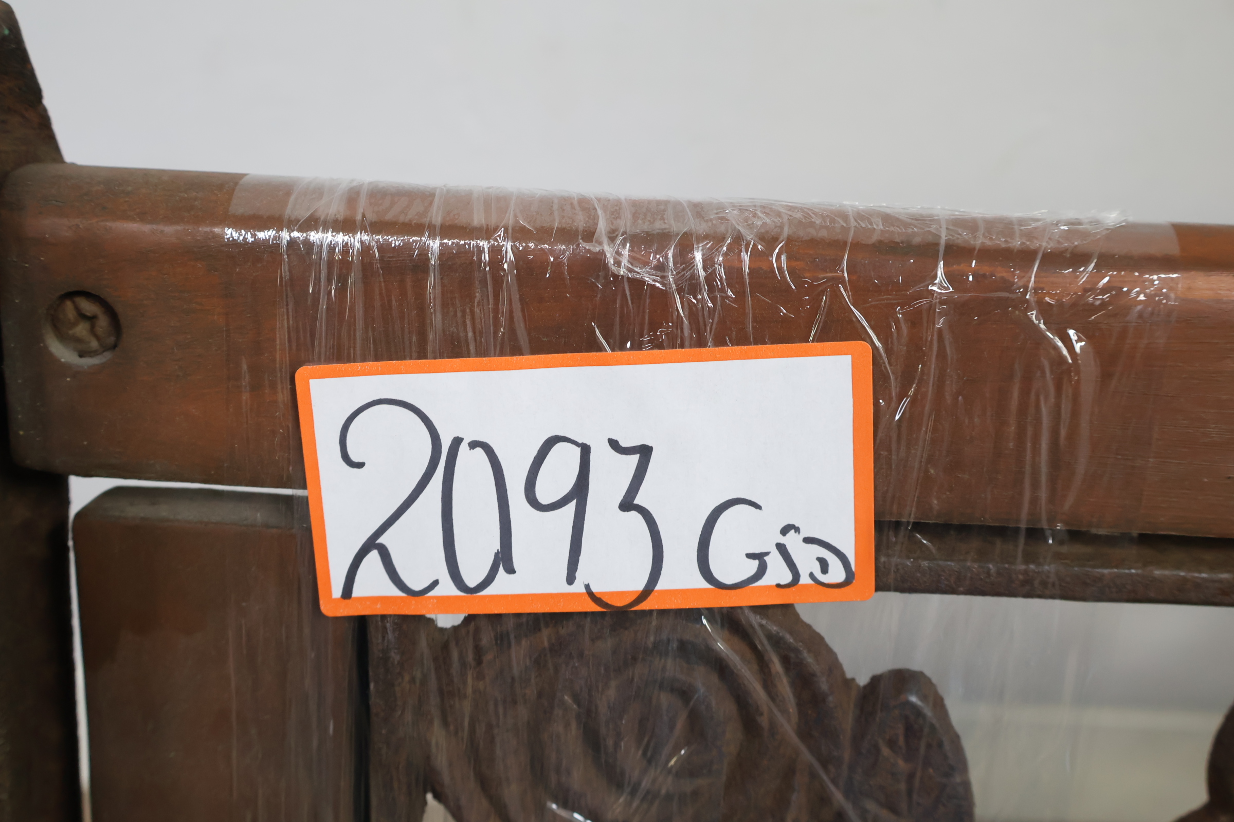 Tuinbank van hout en metaal met sierlijke rugleuning – foto 19 – kavel bij GSD Auctions, Zoeterwoude
