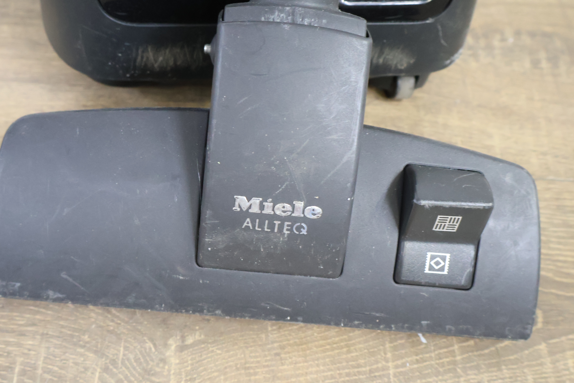 Miele stofzuiger Complete C2 Black Pearl – foto 7 – kavel bij GSD Auctions, Zoeterwoude
