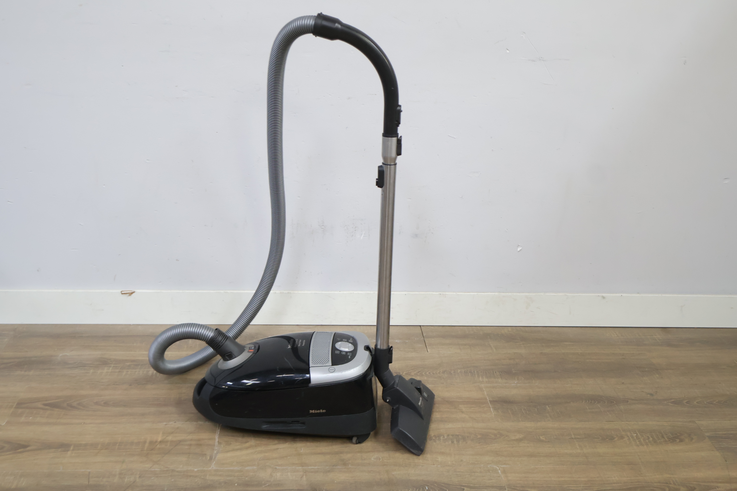 Miele stofzuiger Complete C2 Black Pearl – foto 10 – kavel bij GSD Auctions, Zoeterwoude