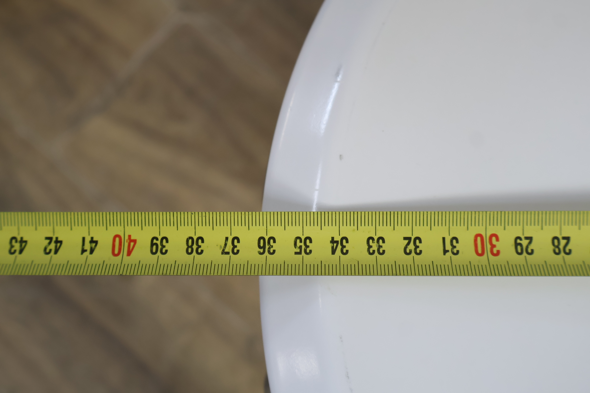 Verchroomde bijzettafel met wit tafelblad – foto 11 – kavel bij GSD Auctions, Zoeterwoude