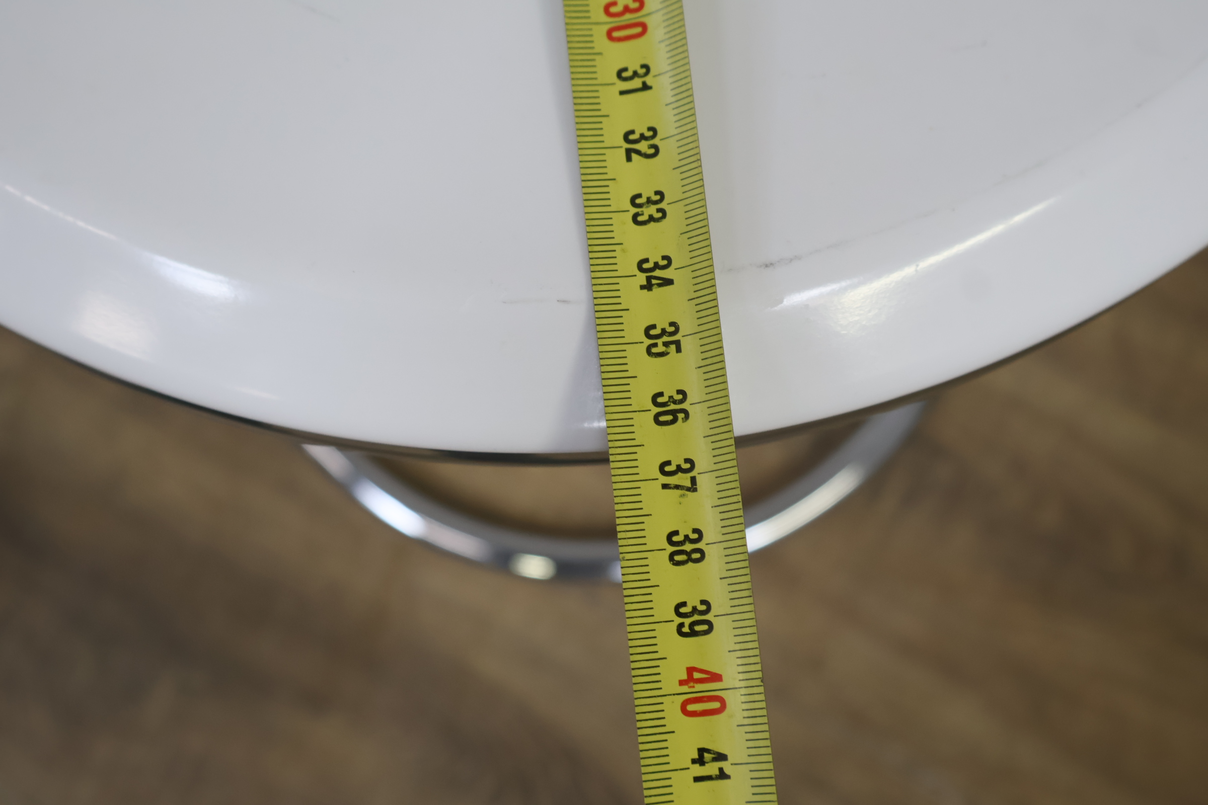 Verchroomde bijzettafel met wit tafelblad – foto 12 – kavel bij GSD Auctions, Zoeterwoude