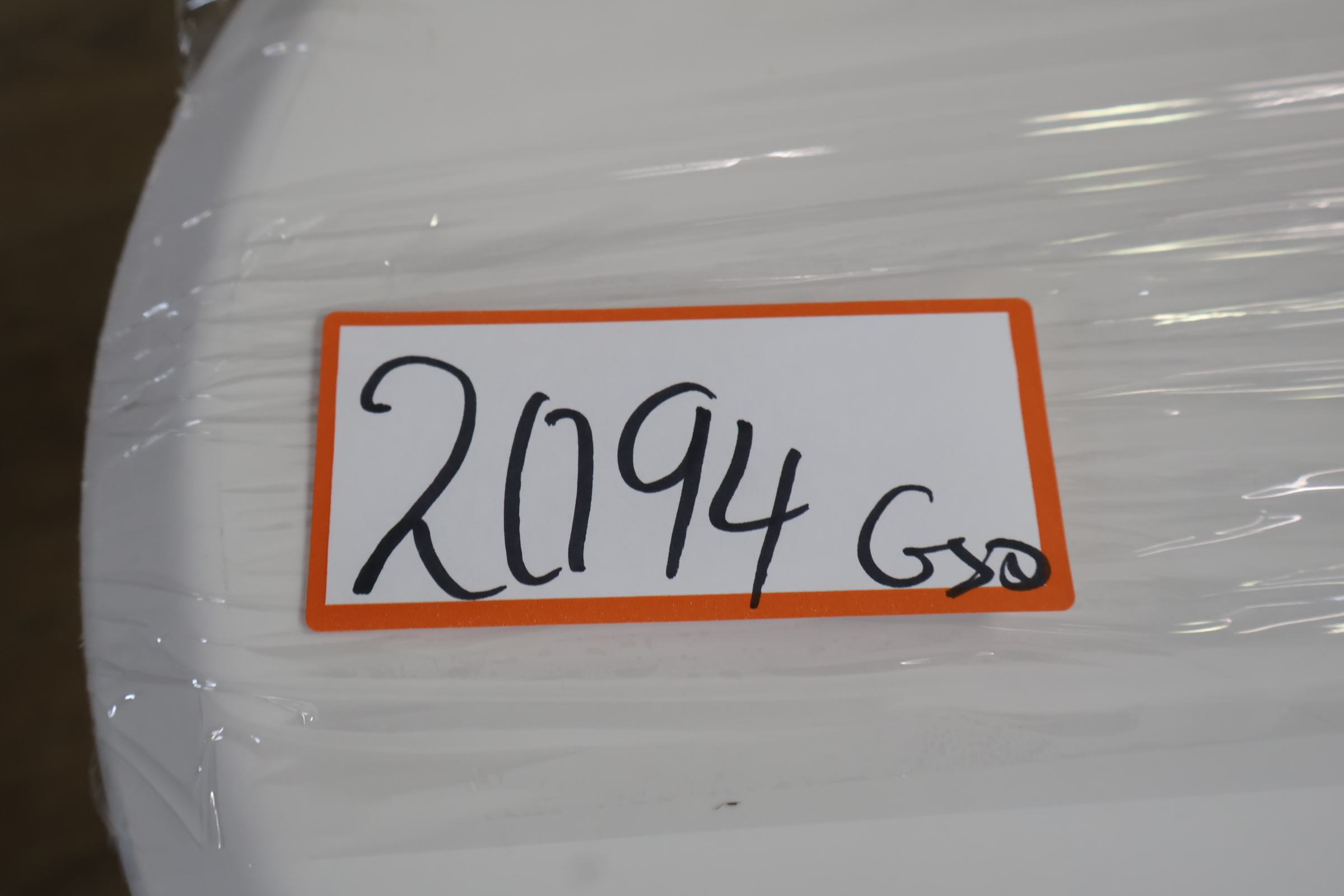 Verchroomde bijzettafel met wit tafelblad – foto 14 – kavel bij GSD Auctions, Zoeterwoude