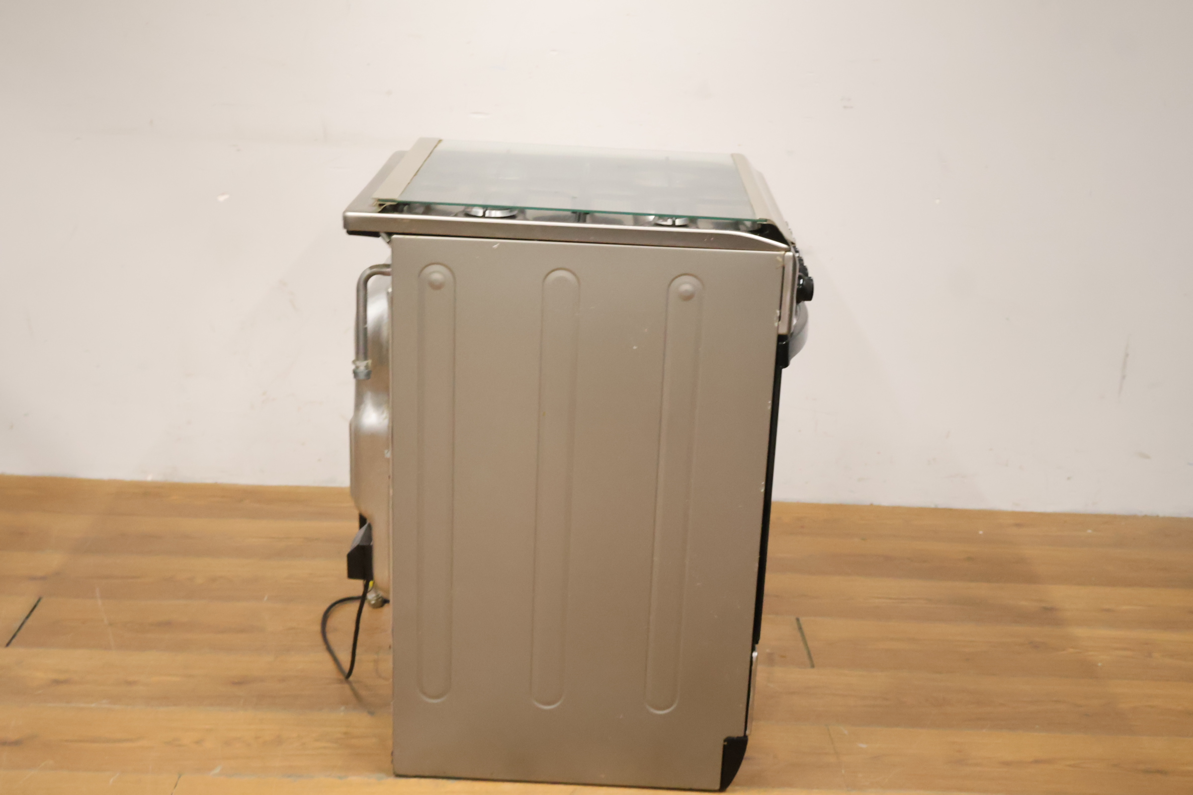 Indesit gaskookfornuis met oven RVS – foto 3 – kavel bij GSD Auctions, Zoeterwoude