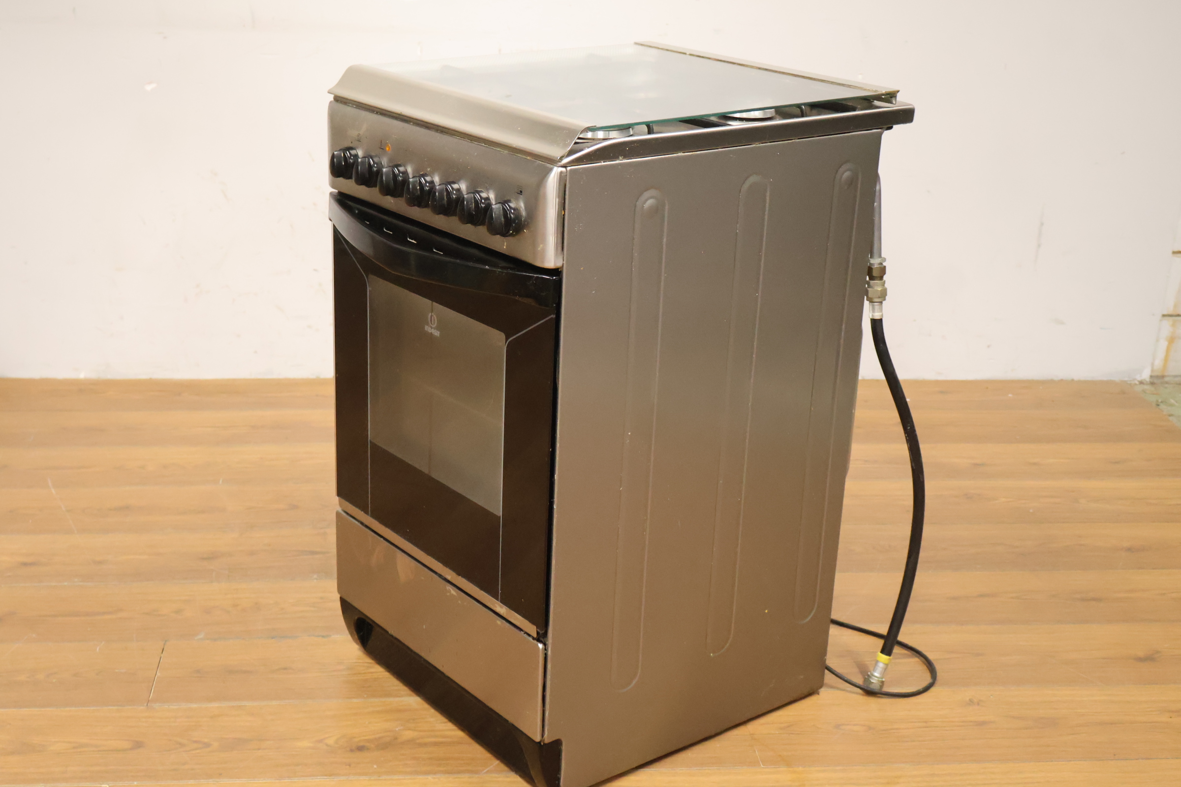 Indesit gaskookfornuis met oven RVS – foto 9 – kavel bij GSD Auctions, Zoeterwoude