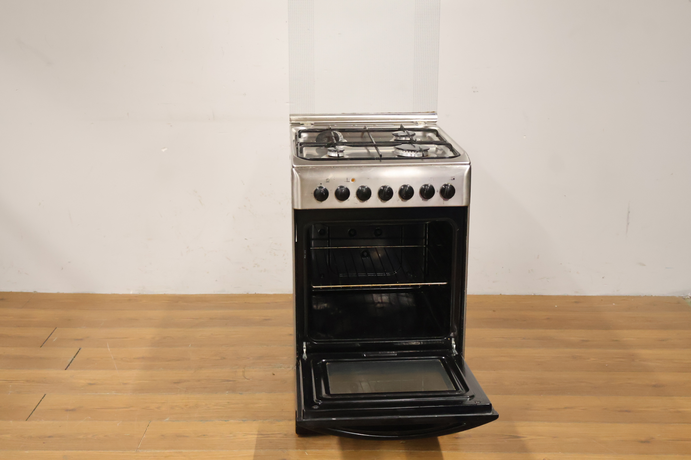 Indesit gaskookfornuis met oven RVS – foto 11 – kavel bij GSD Auctions, Zoeterwoude