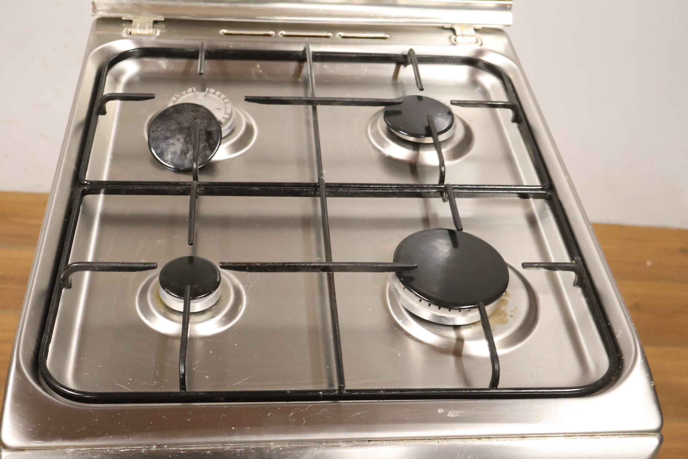 Indesit gaskookfornuis met oven RVS – foto 15 – kavel bij GSD Auctions, Zoeterwoude