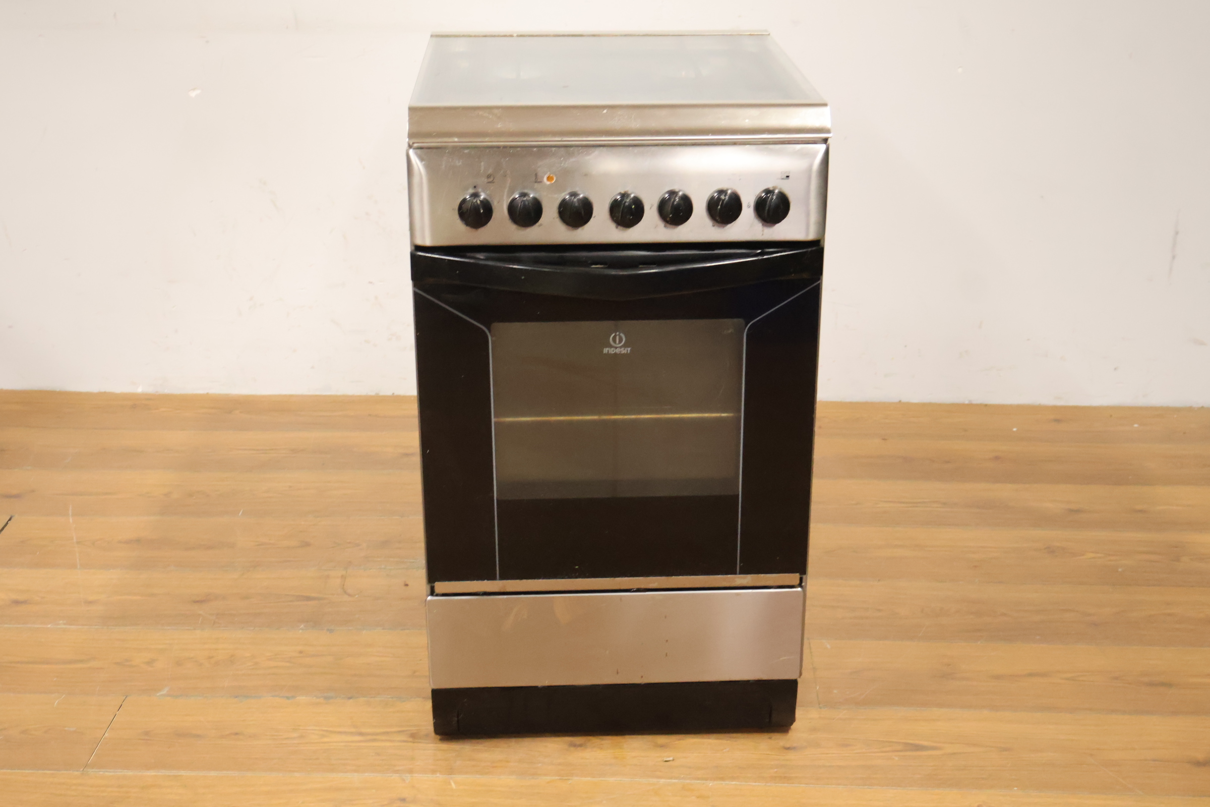 Indesit gaskookfornuis met oven RVS – foto 17 – kavel bij GSD Auctions, Zoeterwoude