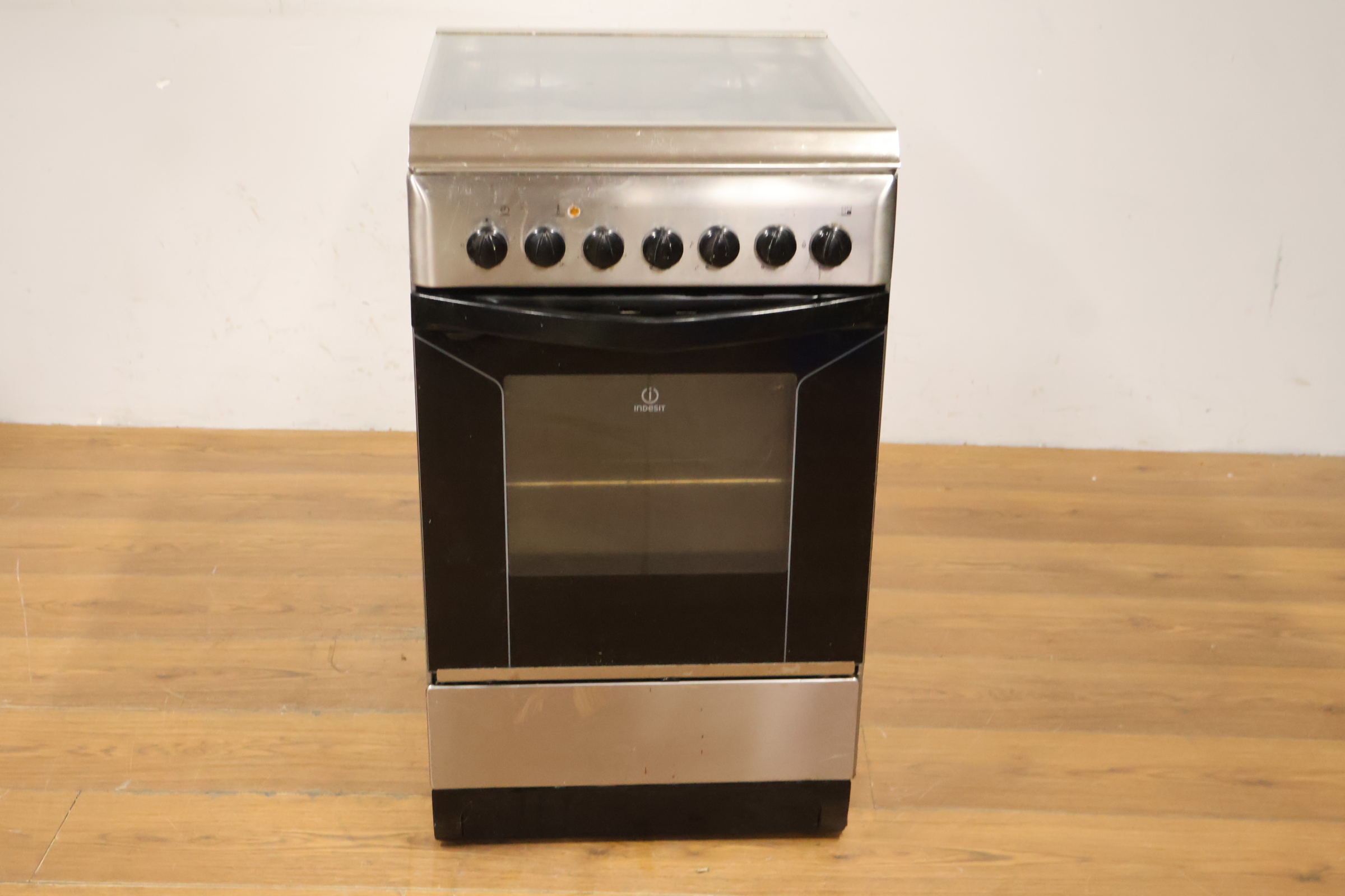 Indesit gaskookfornuis met oven RVS – foto 18 – kavel bij GSD Auctions, Zoeterwoude