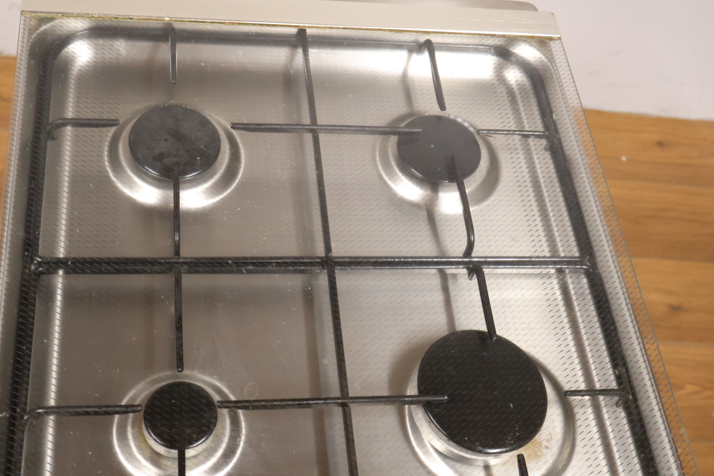 Indesit gaskookfornuis met oven RVS – foto 20 – kavel bij GSD Auctions, Zoeterwoude