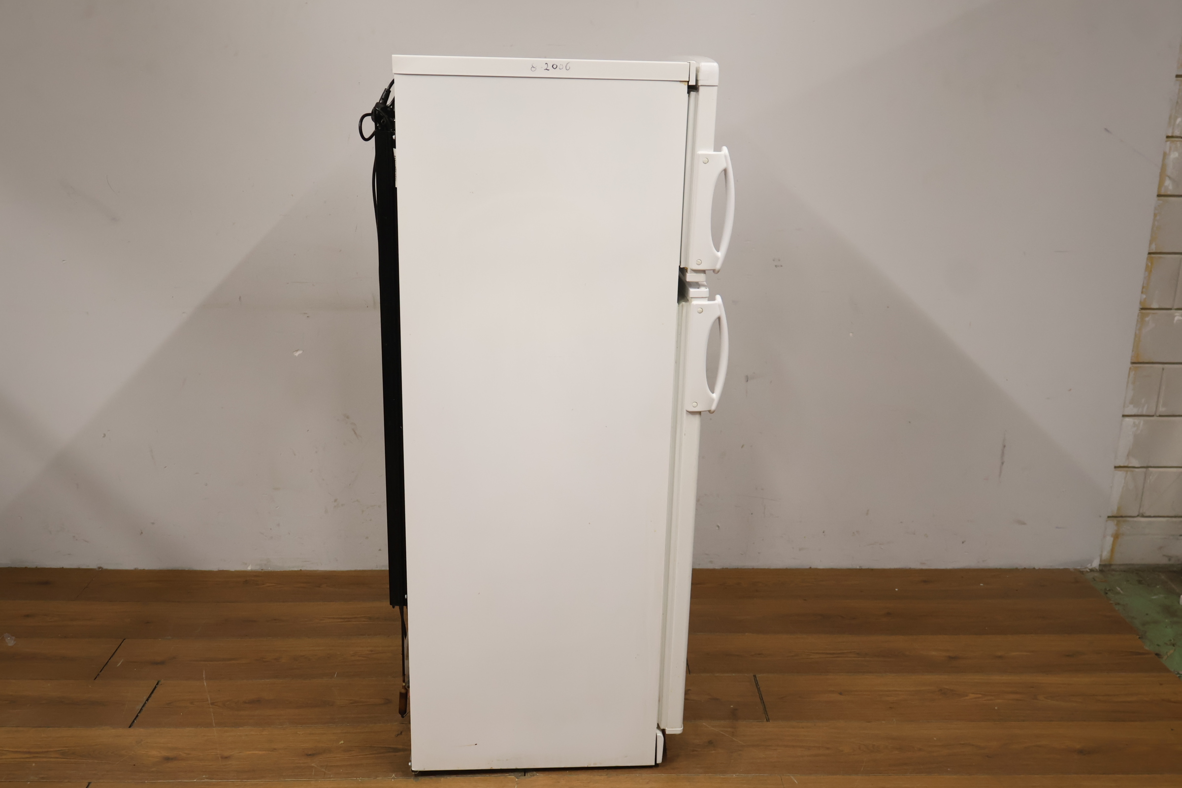 Witte koelkast met vriesgedeelte – foto 3 – kavel bij GSD Auctions, Zoeterwoude