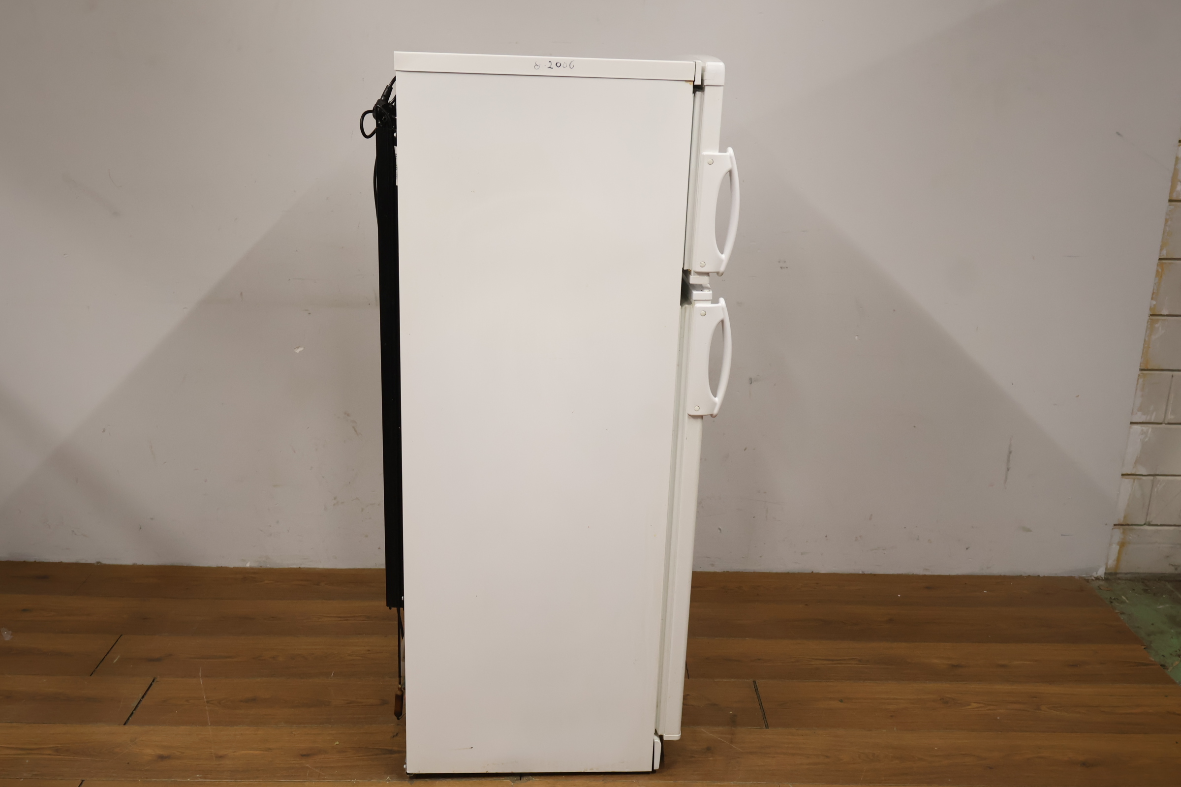 Witte koelkast met vriesgedeelte – foto 4 – kavel bij GSD Auctions, Zoeterwoude