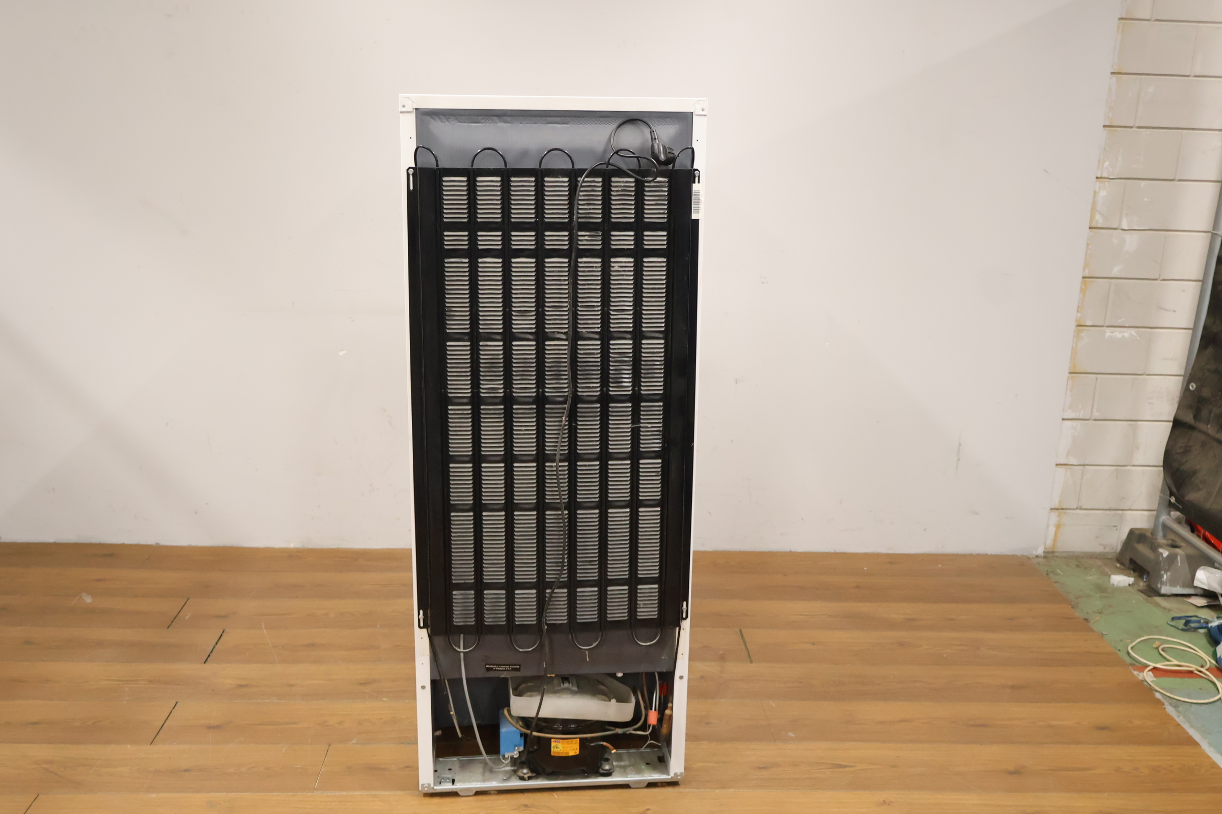 Witte koelkast met vriesgedeelte – foto 5 – kavel bij GSD Auctions, Zoeterwoude