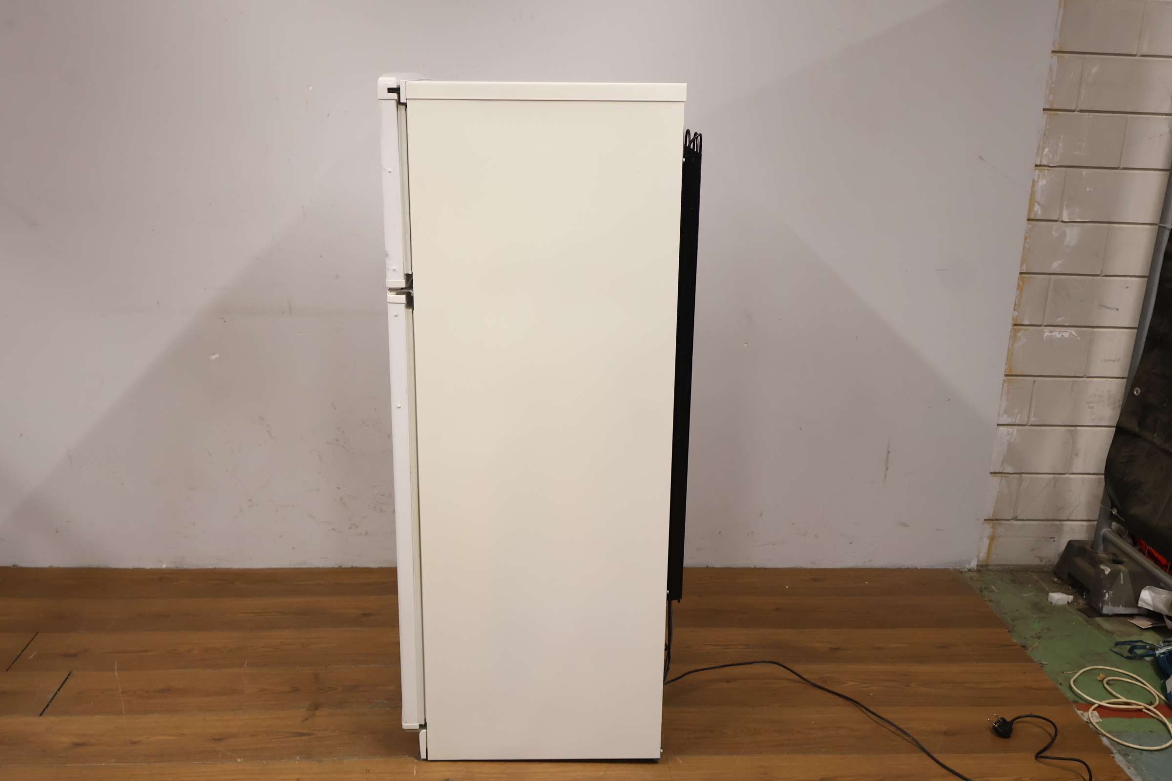 Witte koelkast met vriesgedeelte – foto 8 – kavel bij GSD Auctions, Zoeterwoude