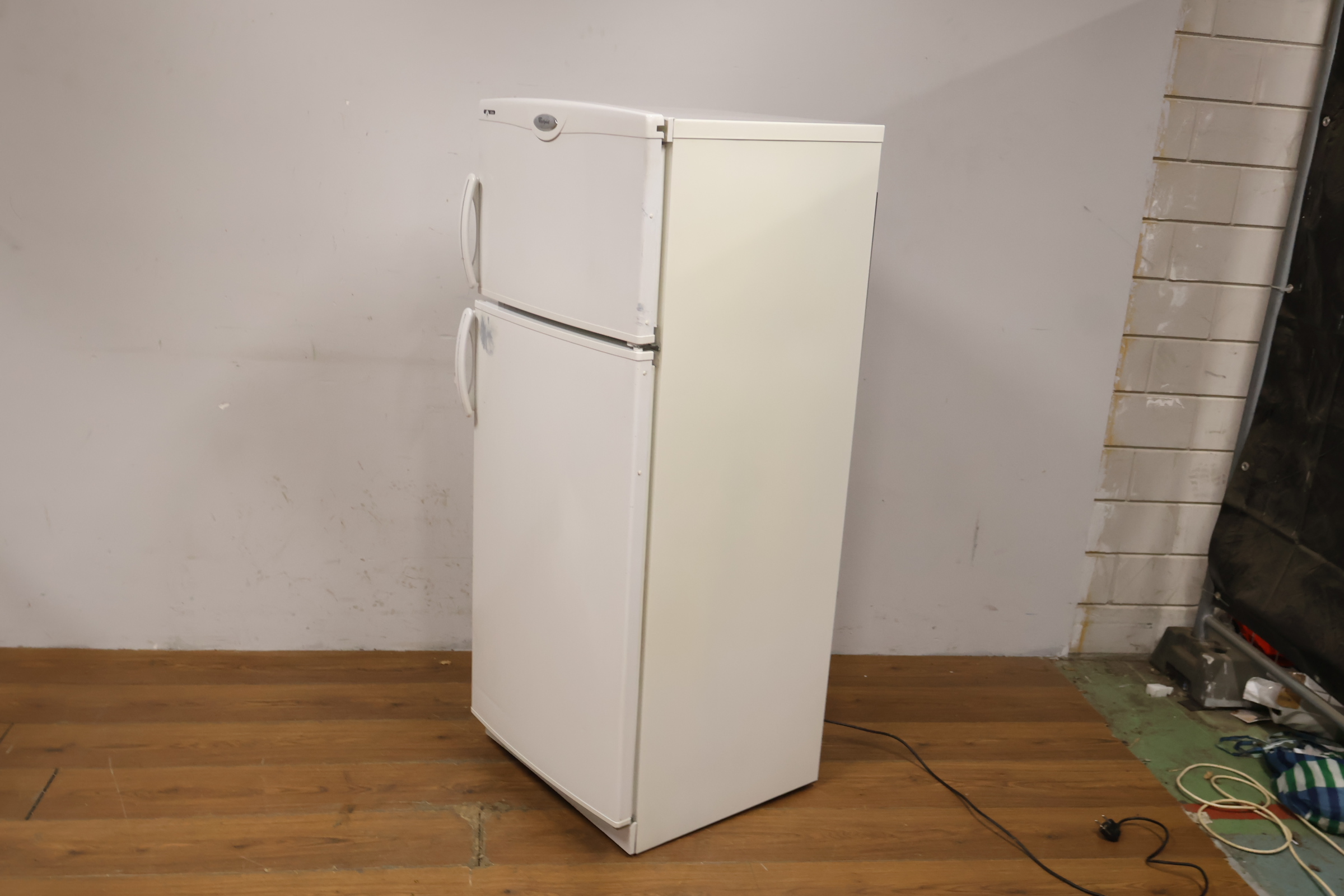 Witte koelkast met vriesgedeelte – foto 9 – kavel bij GSD Auctions, Zoeterwoude