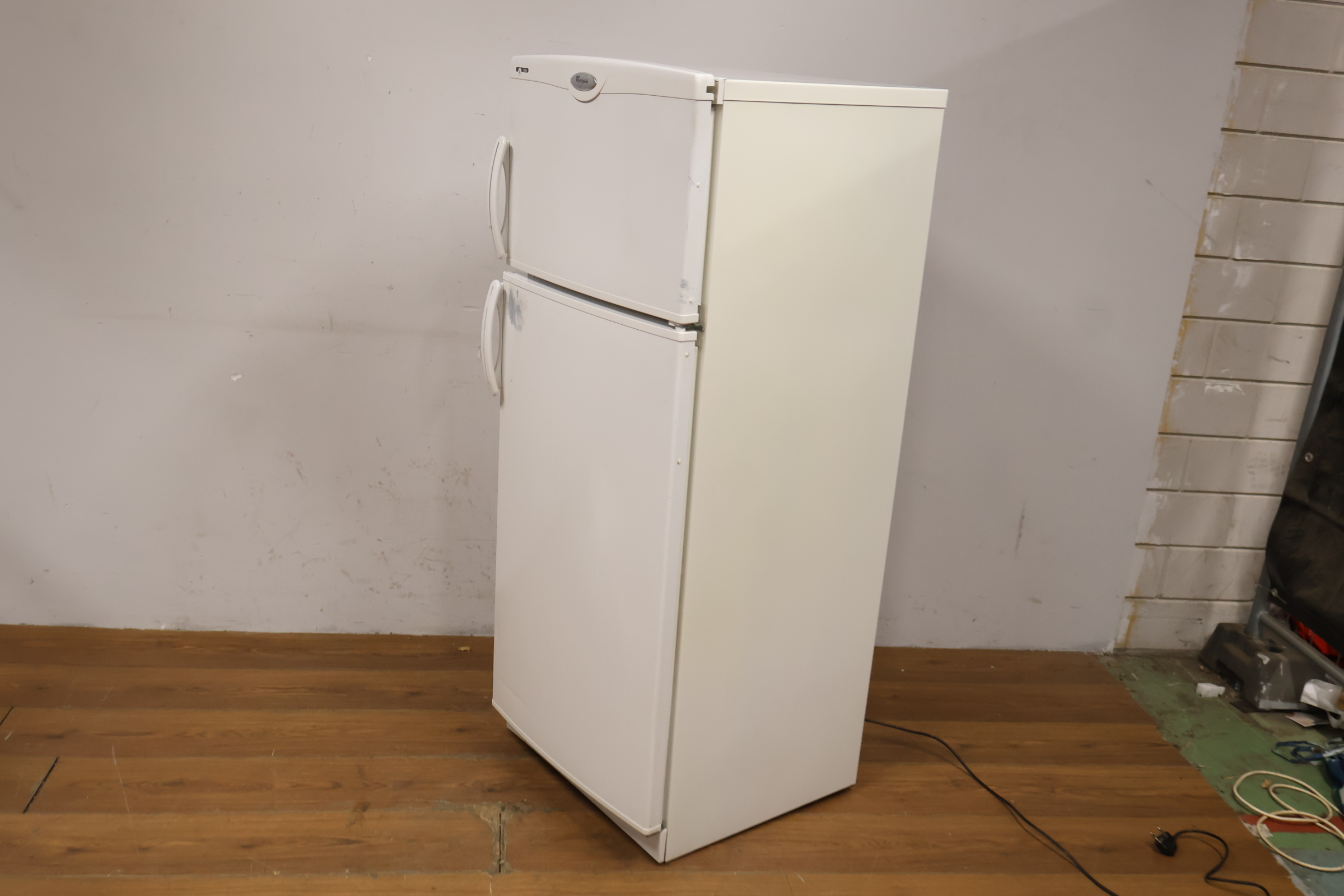 Witte koelkast met vriesgedeelte – foto 10 – kavel bij GSD Auctions, Zoeterwoude