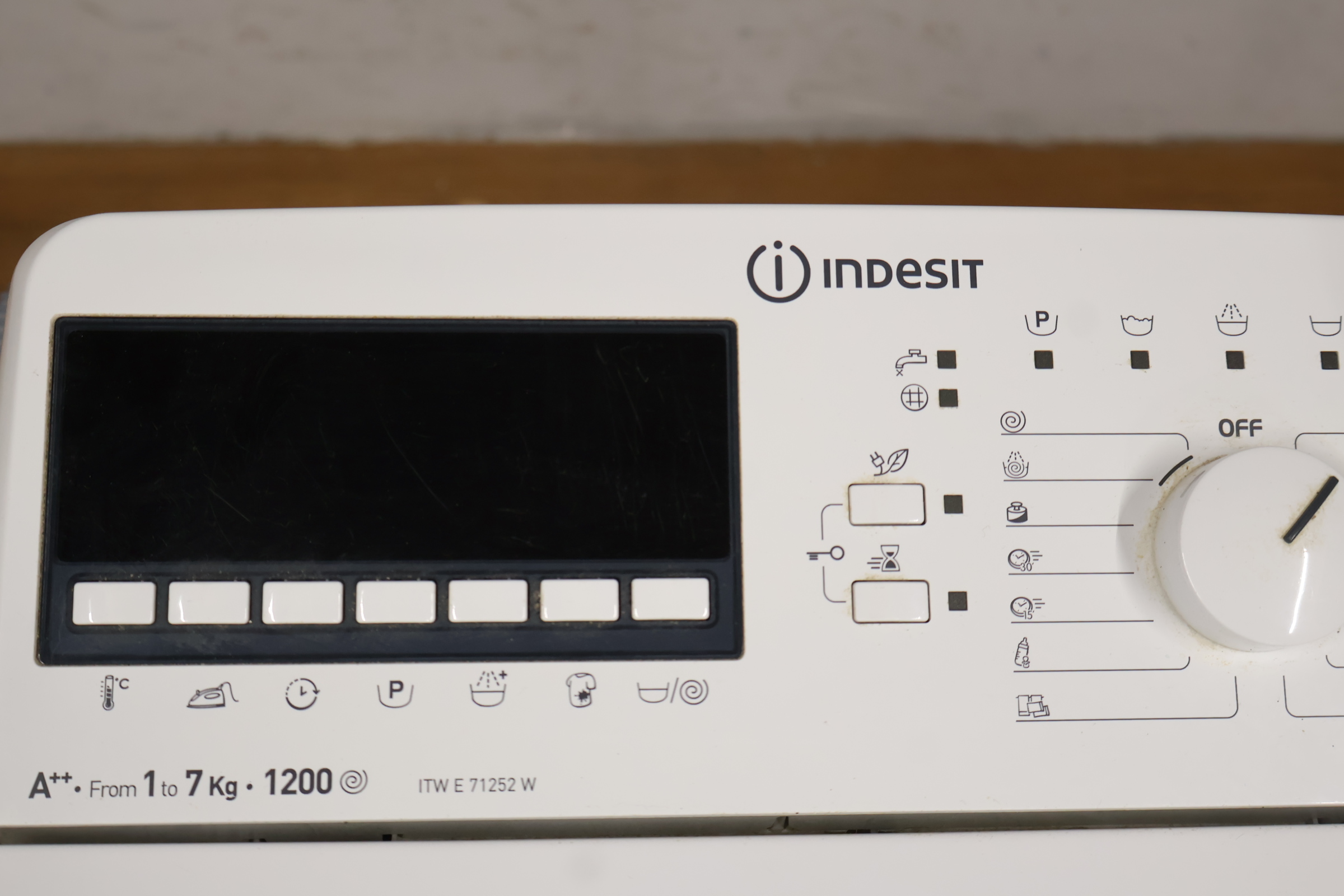 Indesit bovenlader wasmachine wit – foto 18 – kavel bij GSD Auctions, Zoeterwoude