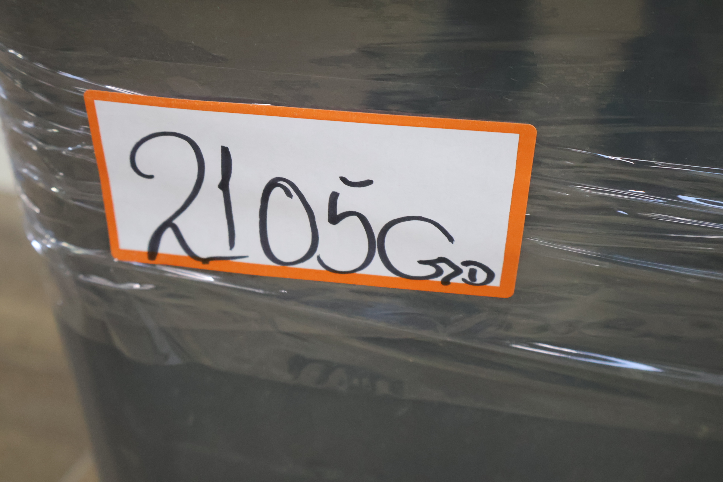 Grijze kunststof afvalbak met deksel – foto 17 – kavel bij GSD Auctions, Zoeterwoude